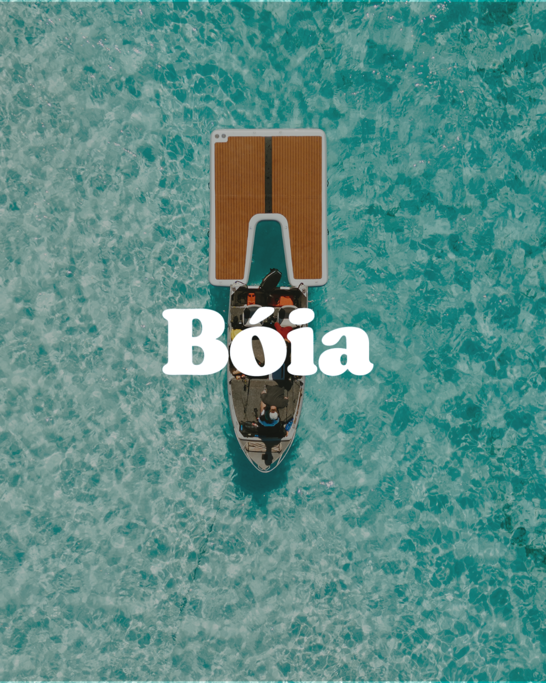Light blue text saying "Boia" on a white background.