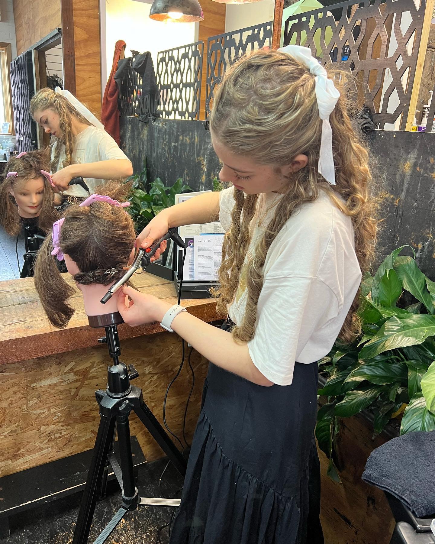 last week, our apprentices underwent &lsquo;hollywood wave&rsquo; training led by sarah 😍

the apprentices demonstrated great skill refinement during the session. 

individualised in-salon training with senior stylists is integral to our organic min