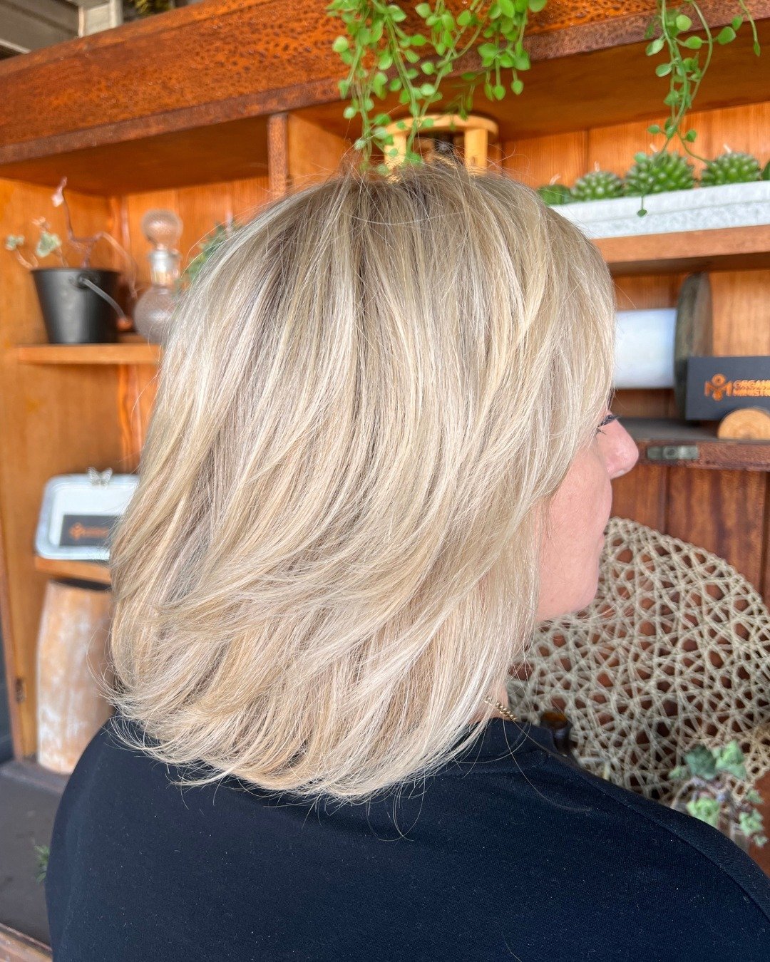 all class over here!⁠
⁠
colour by sarah and blow dry by chloe ✨⁠
⁠
#organicblonde #lowtoxhair #adelaidehair #blondebeauty #naturalhaircare #sustainablesalon #toxinfreeblonde #cleanbeauty #adelaidesalon #healthyblonde #ecofriendlyhair #blondehaircare 