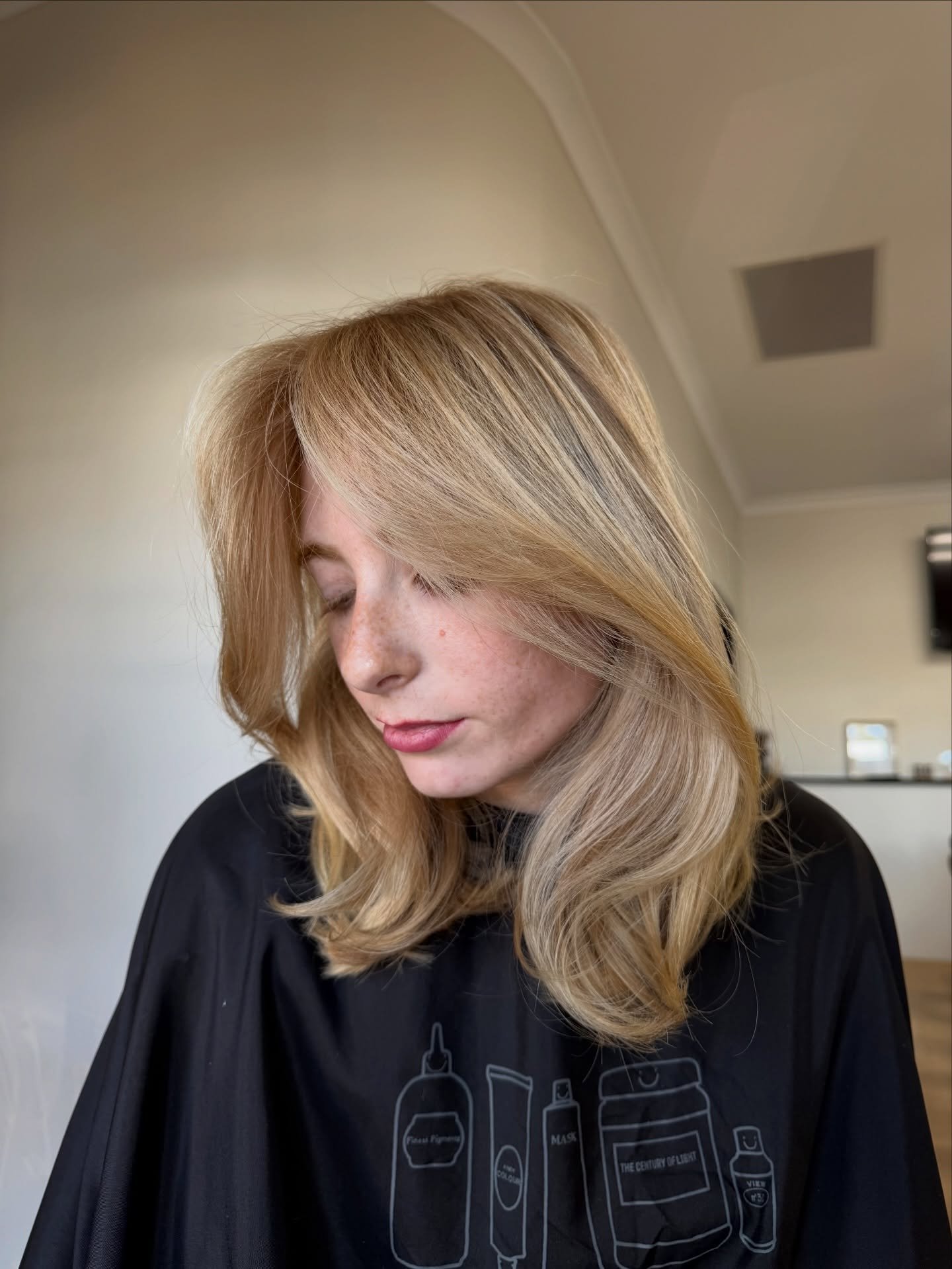 there&rsquo;s something about effortless colour that just hits differently ✨

created by Chloe, this look features a dry cut, 3/4 head of foils and a toner for soft, seamless dimension. finished with a smooth blowdry to let the colour really shine

m