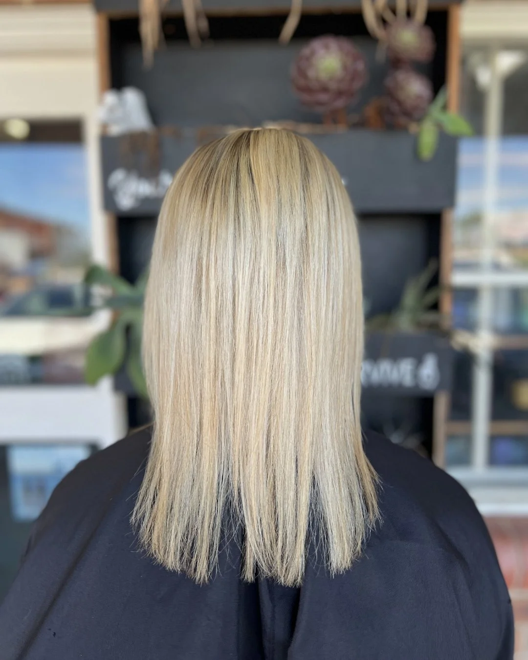 we are blown away by this transformation ✨ swipe to see where we started

softness, shine and smoothness, while still keeping movement and natural body through the hair. this result was created with a Nanoplasty Straightening service by Keysha, follo