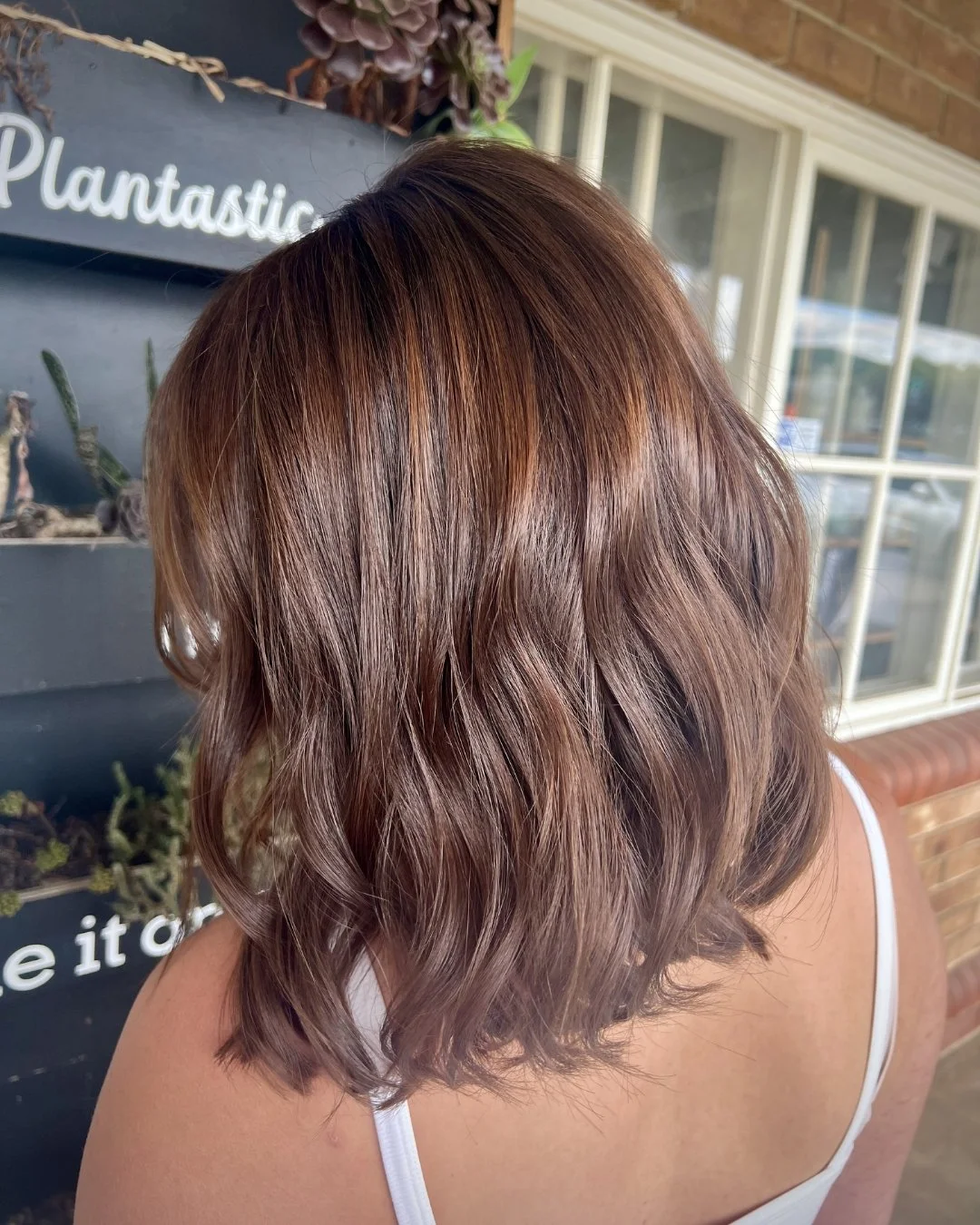 soft, seamless and quietly luminous

this look by Ceidar blends a refined regrowth with a semi to create a rich, multi tonal brunette we like to call toasted cacao

finished with a dry cut to enhance natural movement and a soft blow dry for that effo