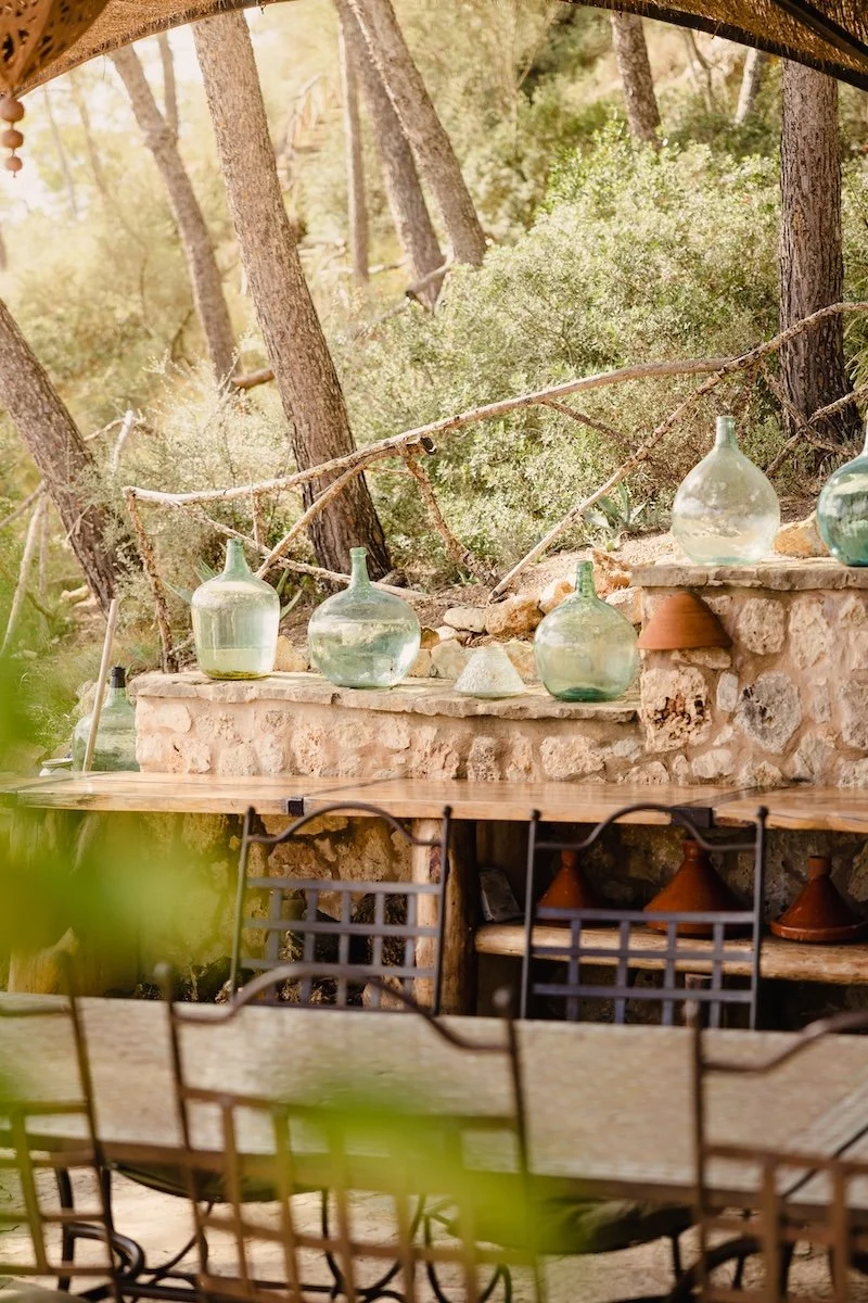 Table outside and green decor glas bottles