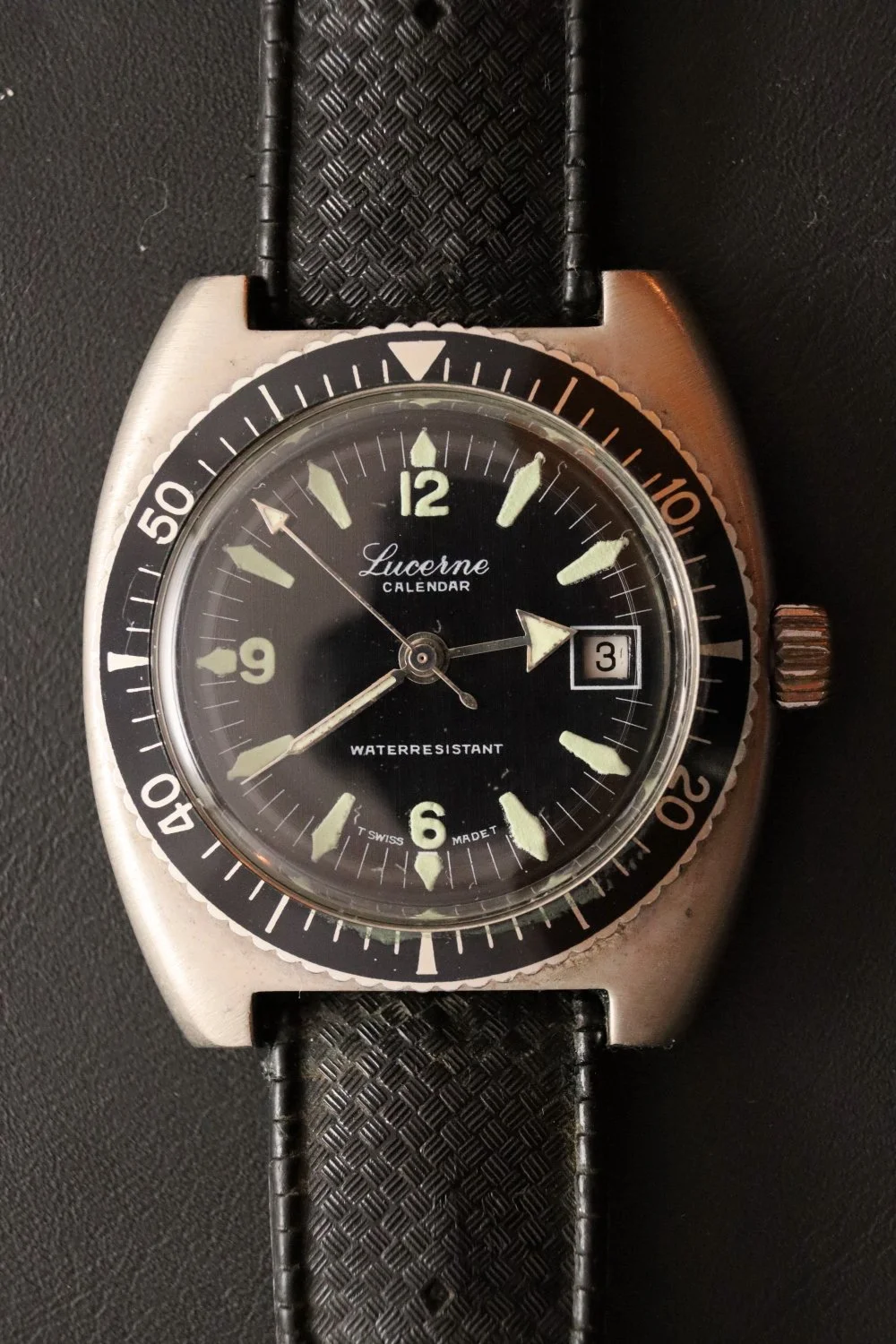 LC-133: 1960's LUCERNE Calendar Divers Watch w/ Manual Wind Movement —  VINTAGE TIME . ONLINE