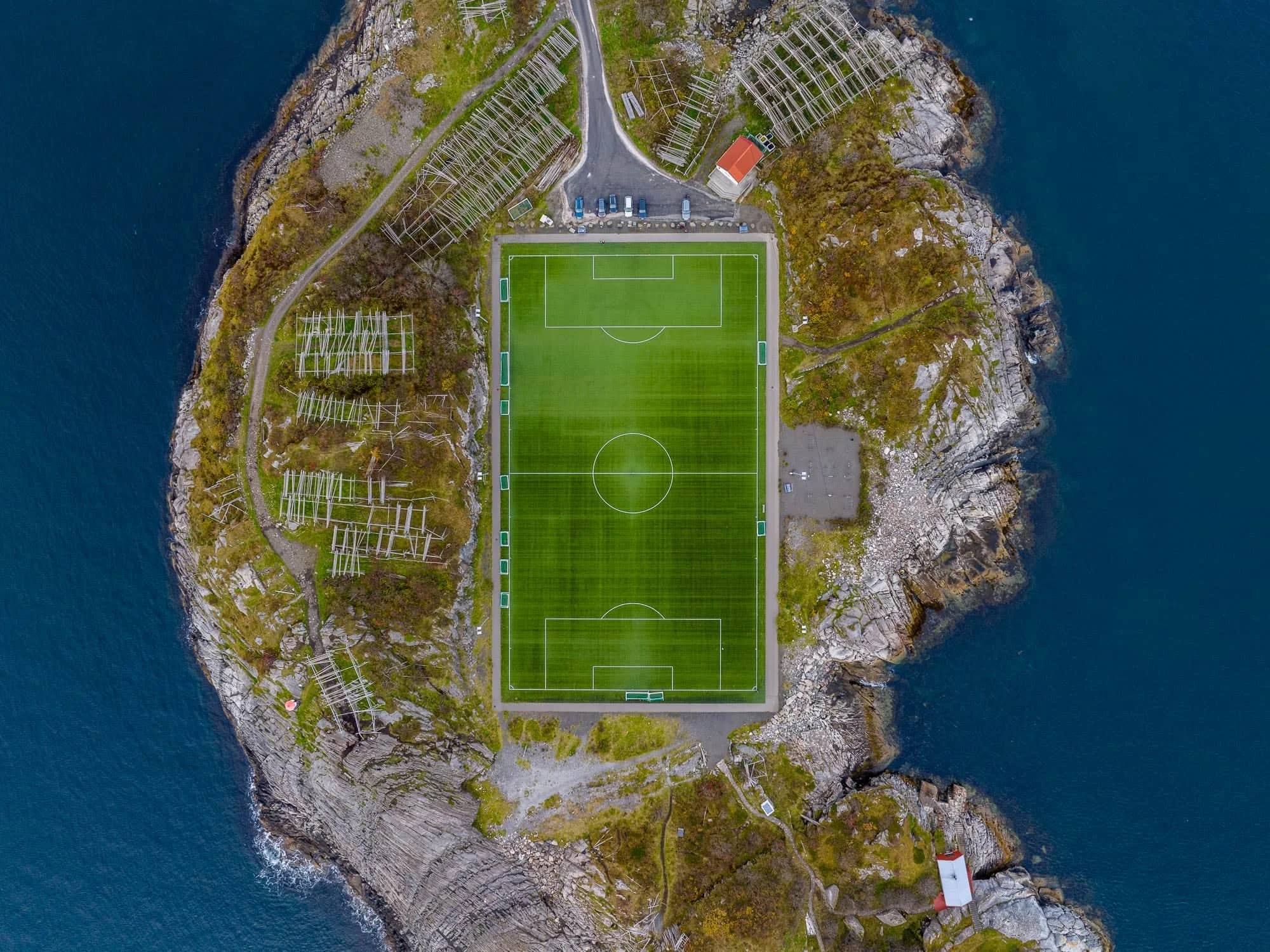 FootballbytheFjordsofLofoten_Henningsvaer_Lofoten1.jpg