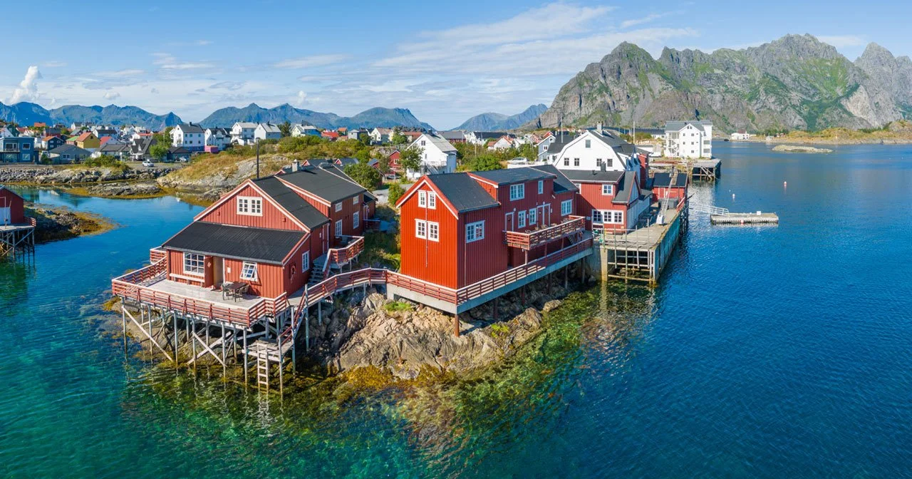 overnatting-henningsvaer-rorbuer.jpg