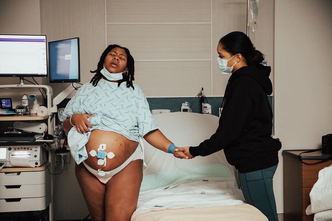 Okay let&rsquo;s talk about that wireless monitoring tho 😍

&ldquo;Baby mama, you need movement during labor. 🚶🏾&zwj;♀️🧎🏾&zwj;♀️🏃🏾&zwj;♀️
And YOU get to birth the way that is best for YOU. 💪🏾

Wireless monitoring? ✅ It&rsquo;s called a Monic