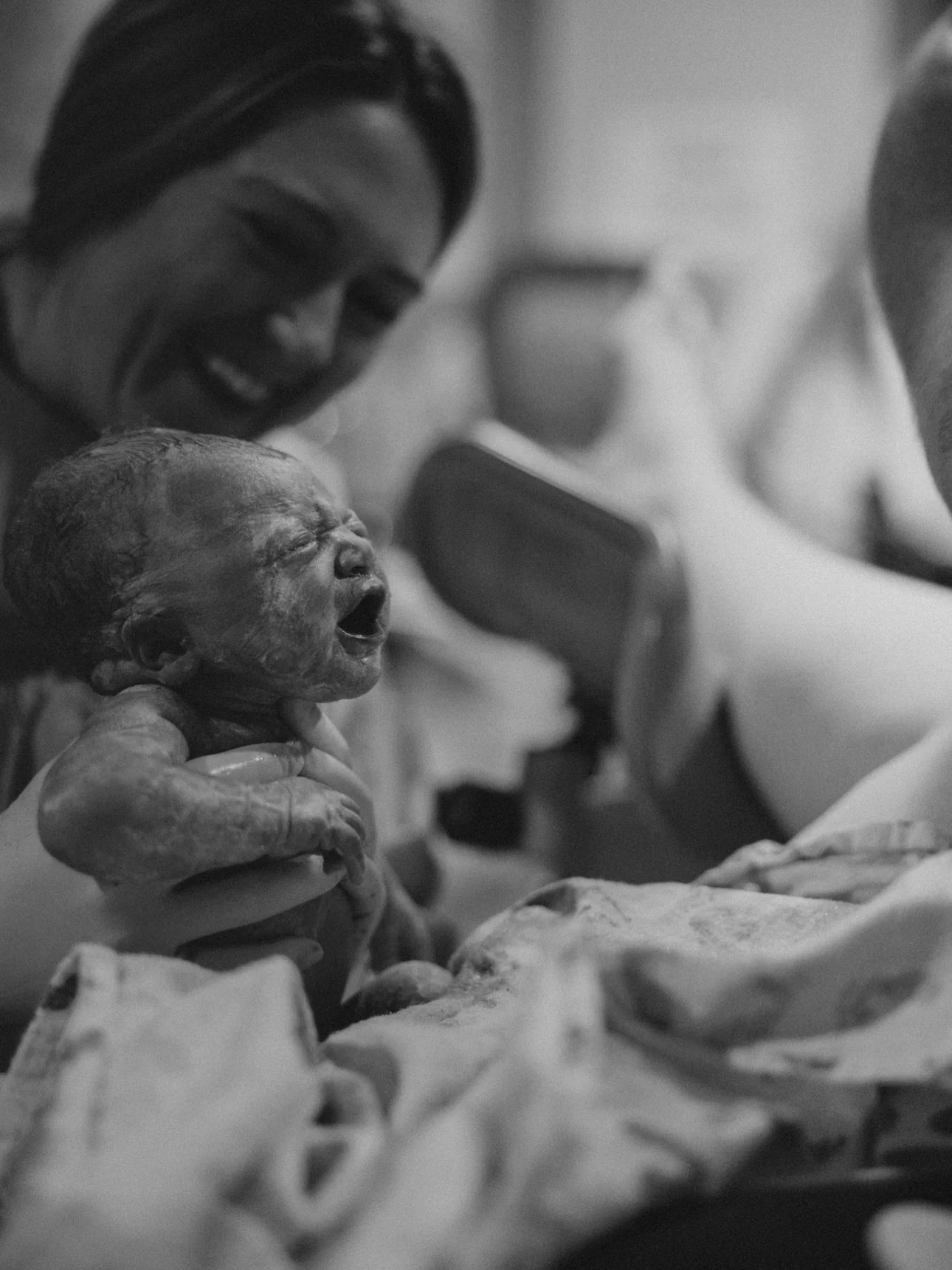 The moment everything changes. There&rsquo;s nothing quite like that first look&hellip; the relief, the love, the overwhelming joy all at once. 🤍 

#midwifery #newborn #birthisbeautiful #birthdetails #midwifeco