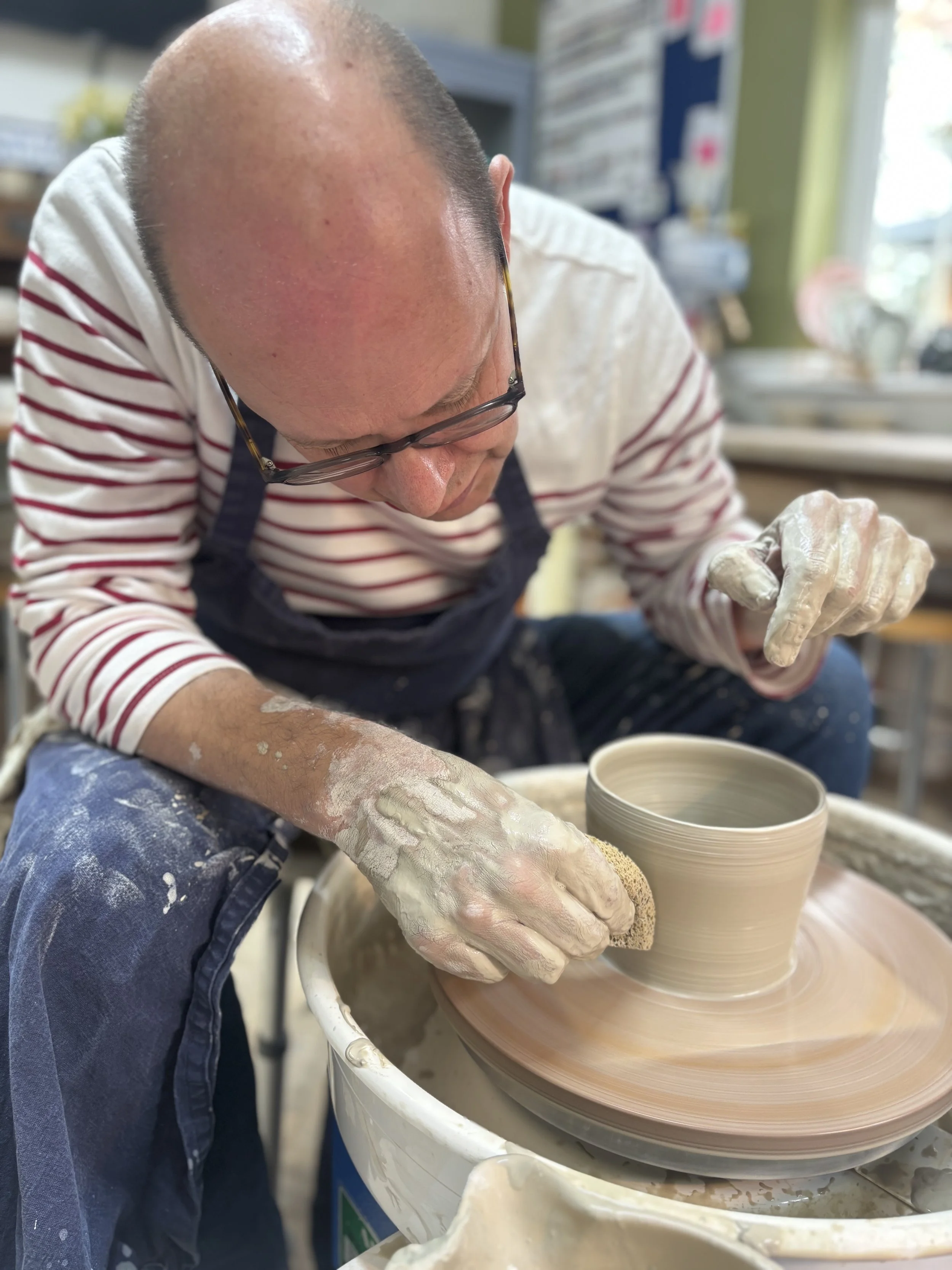   
 Super session with Steve at the beginning of his 'Throw, Turn & Glaze Experience'! 
 
