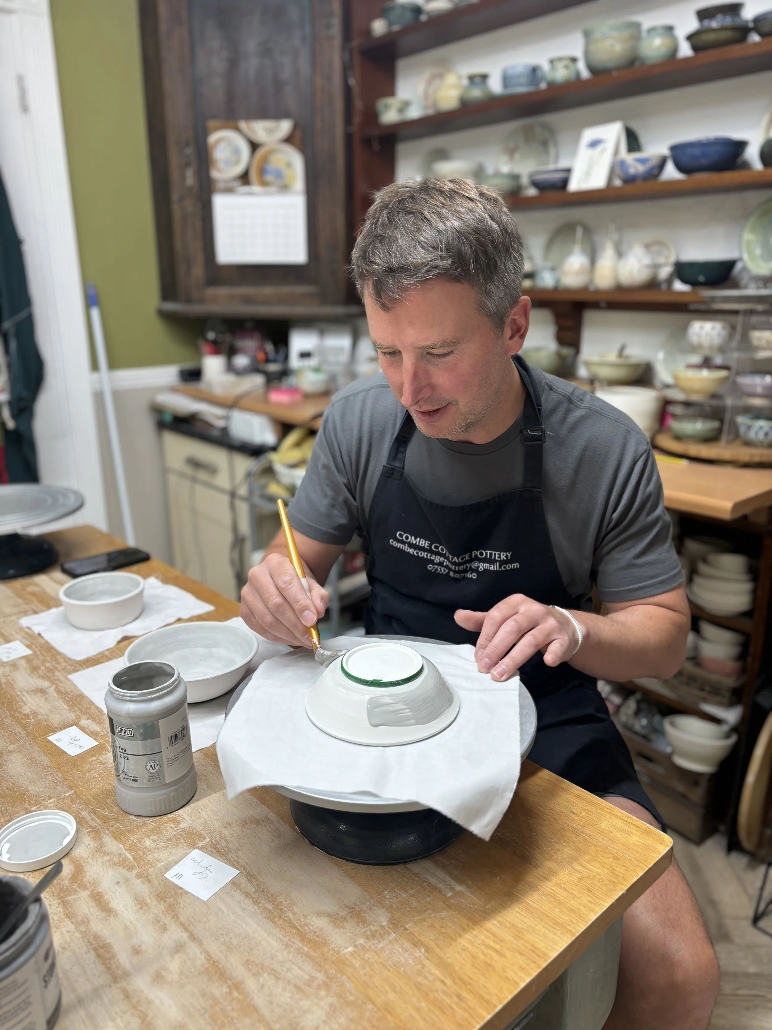 ... & Karl who have returned after their 'Throwing Experience' to add colour glazes to their pieces!