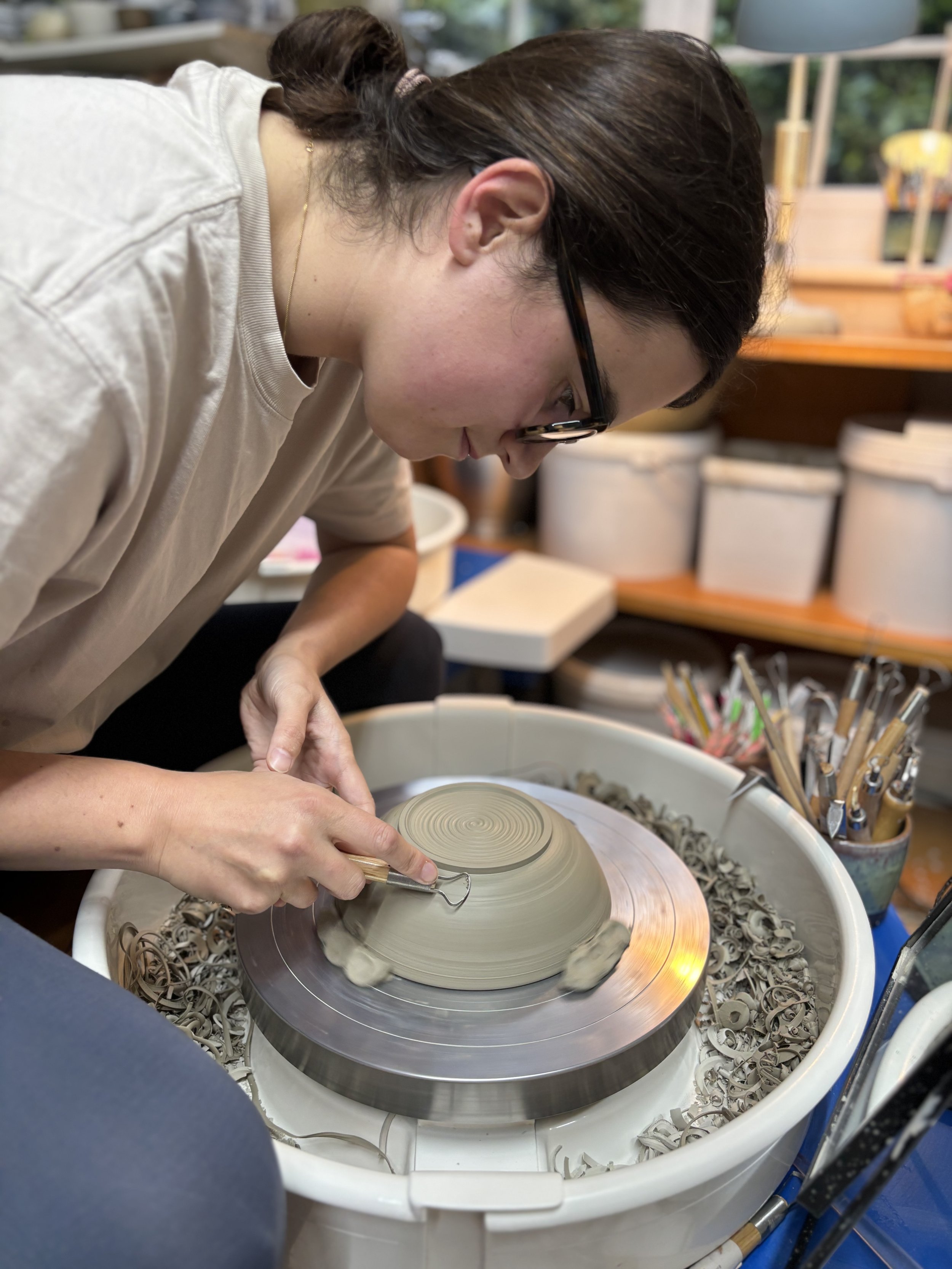   
 Lizzie has been trimming the last of her pieces & choosing her glazes for her next session! 
 