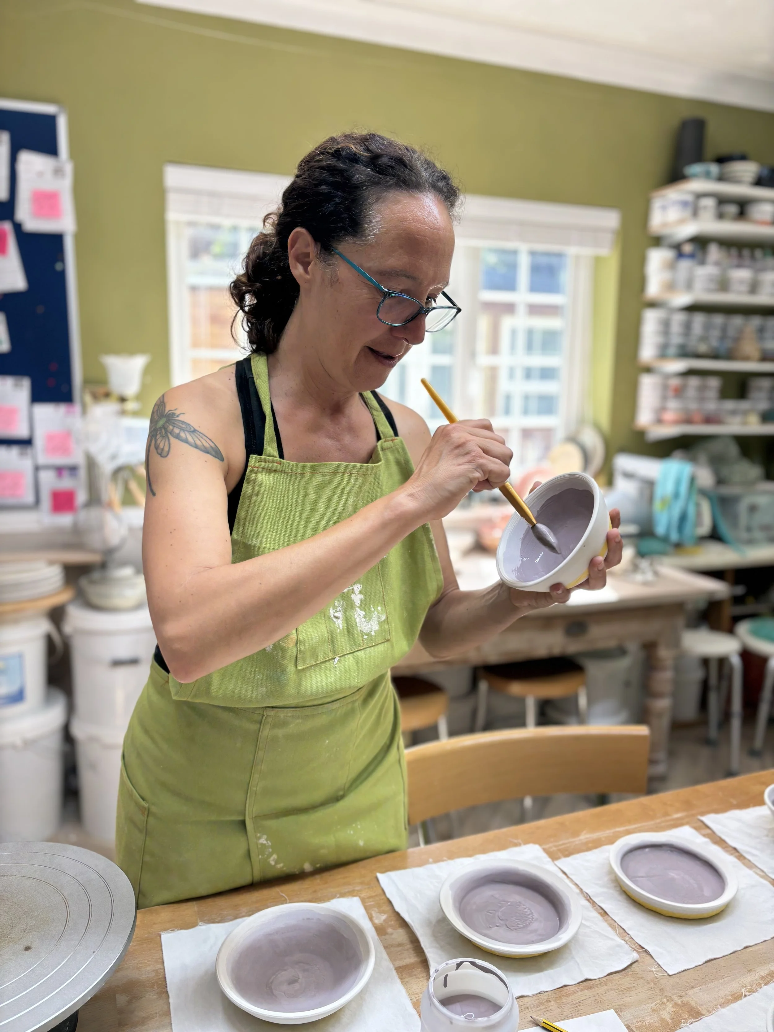   
 Final glazing session for Miryam at the end of her first 5 week course! 
 