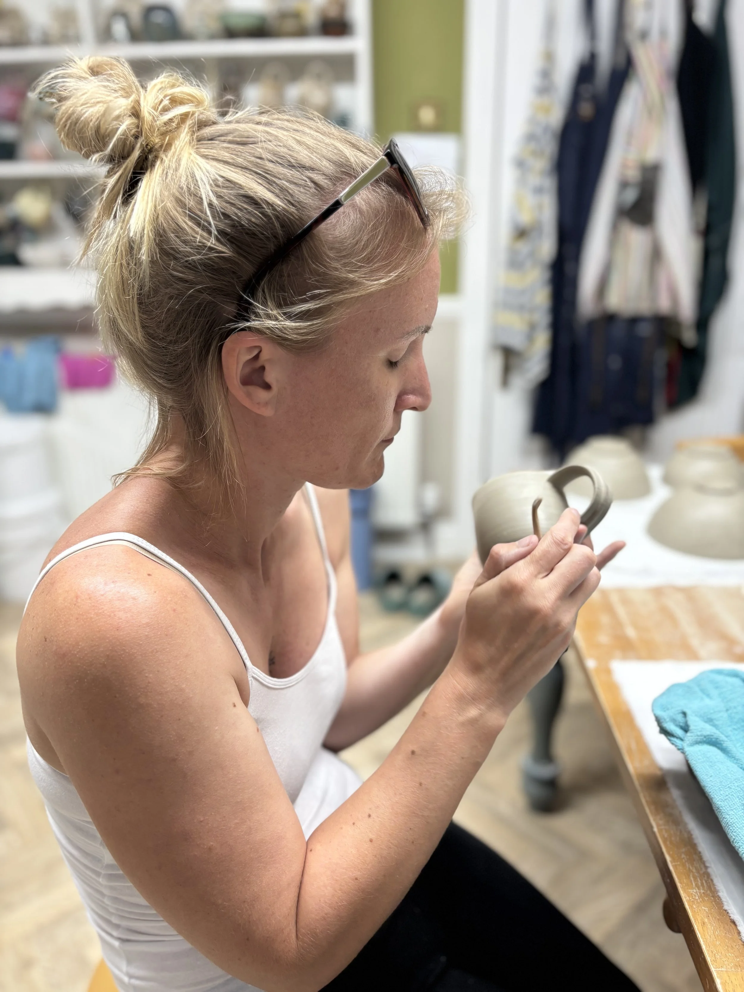 Mieke & Emily have been trimming their pieces & adding handles to their mugs!