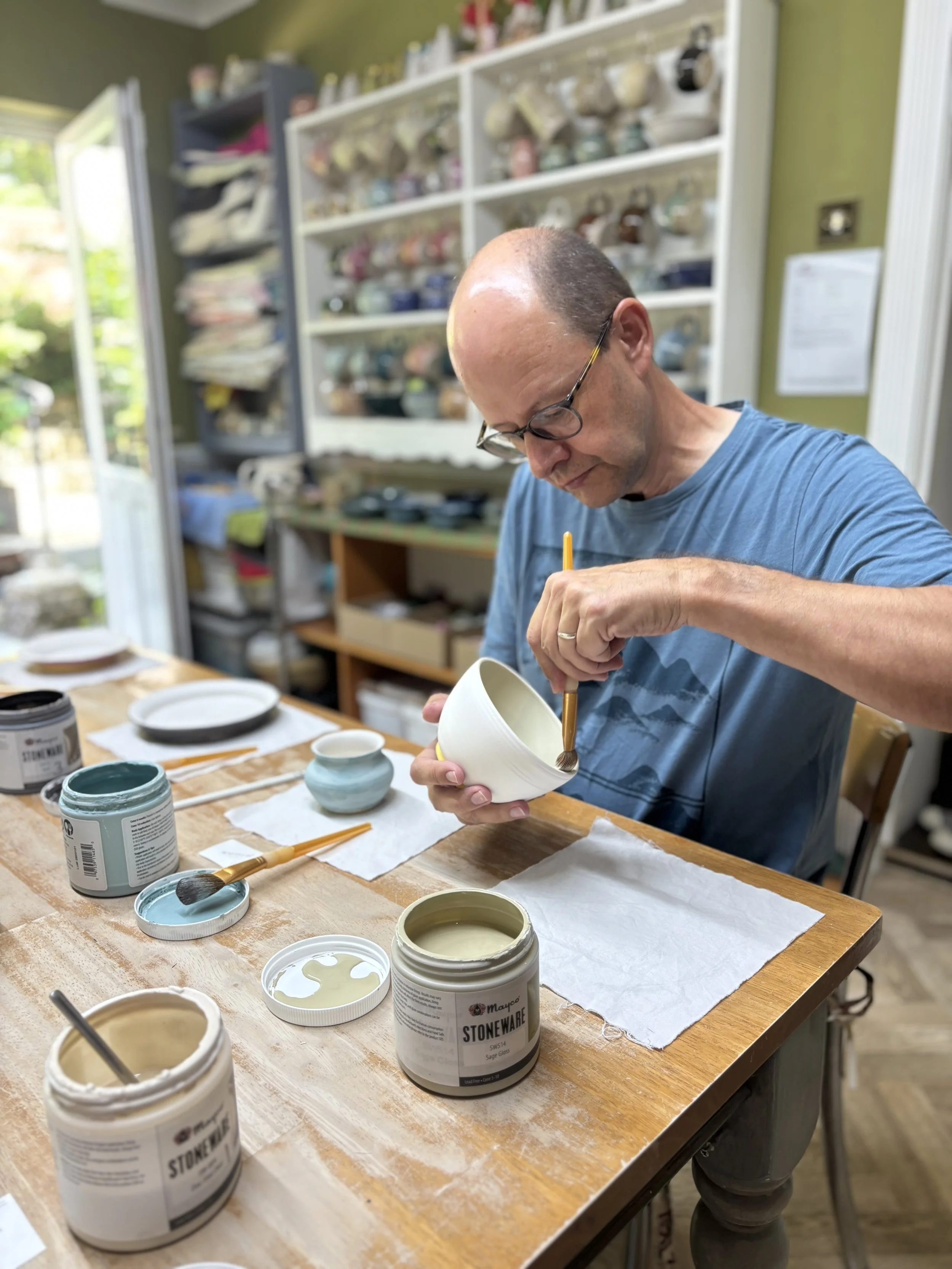   
 Steve has been glazing at the end of his latest 5 week course! 
 