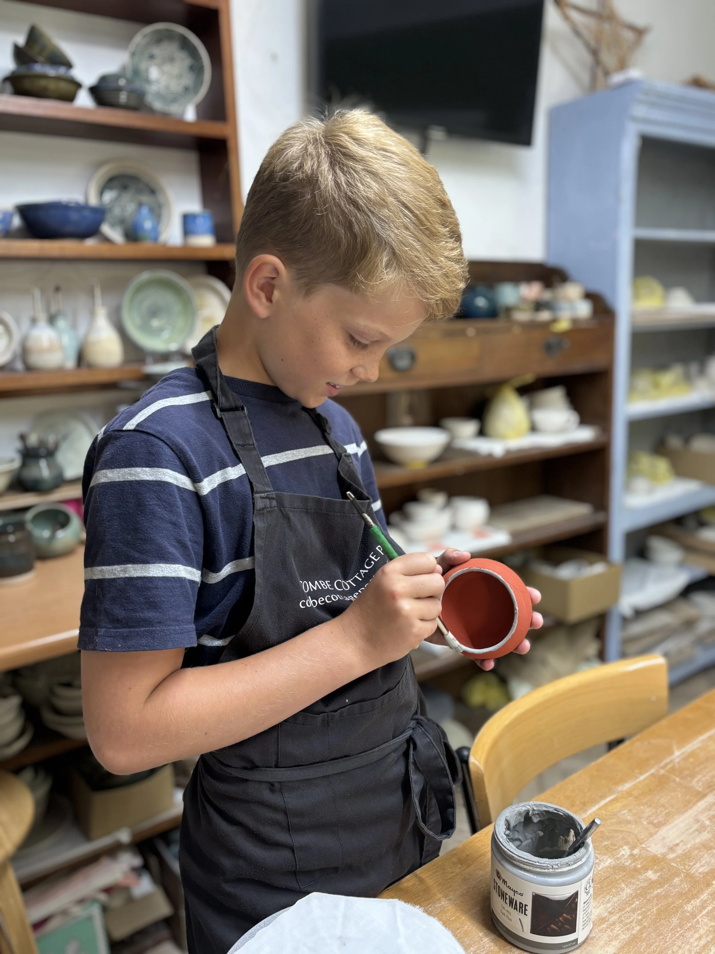 Lovely morning with Wilfred glazing his pieces and helping to load the kiln!