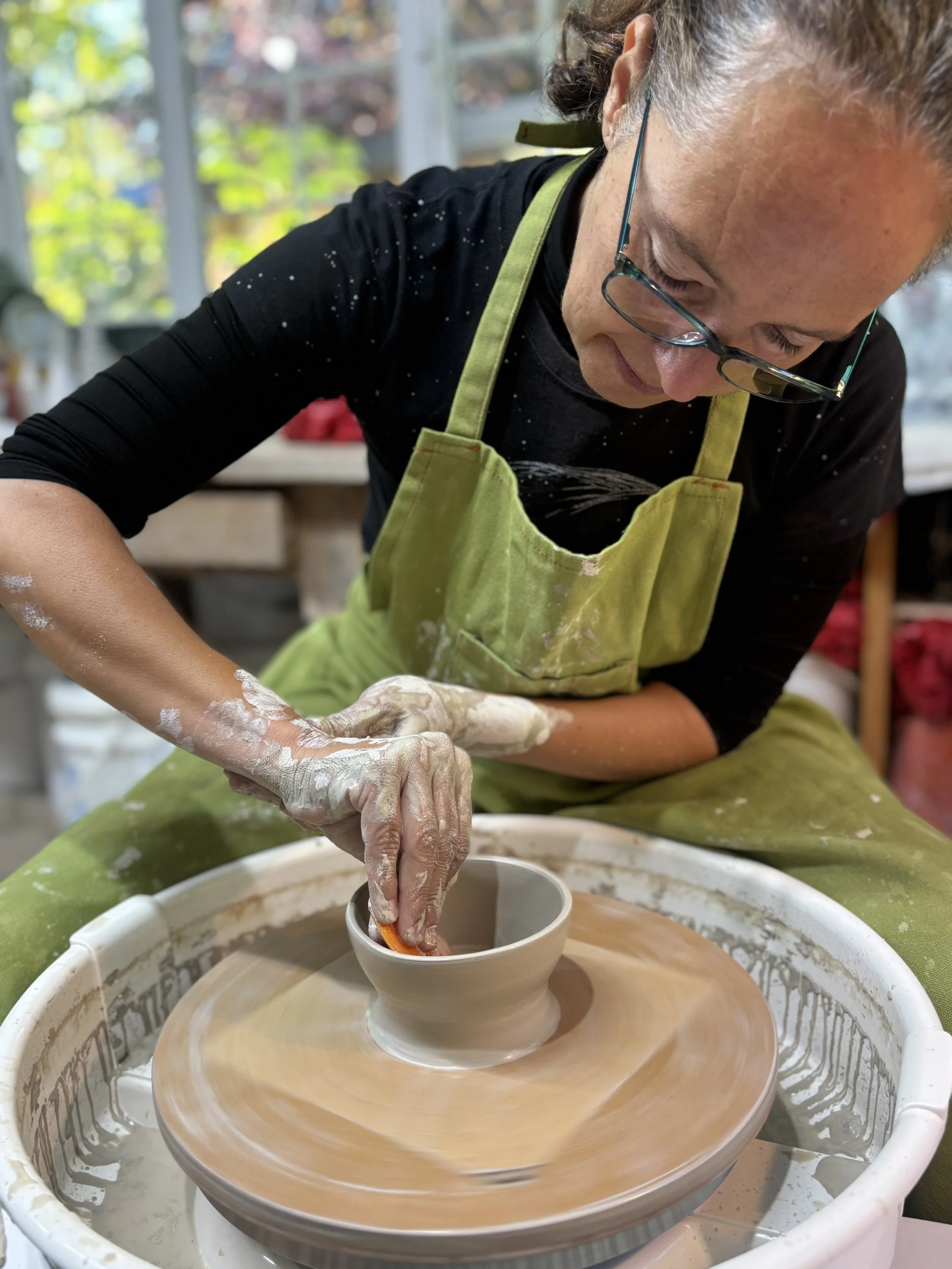   
 Miryam has been throwing bowls to gift to her family!  
 