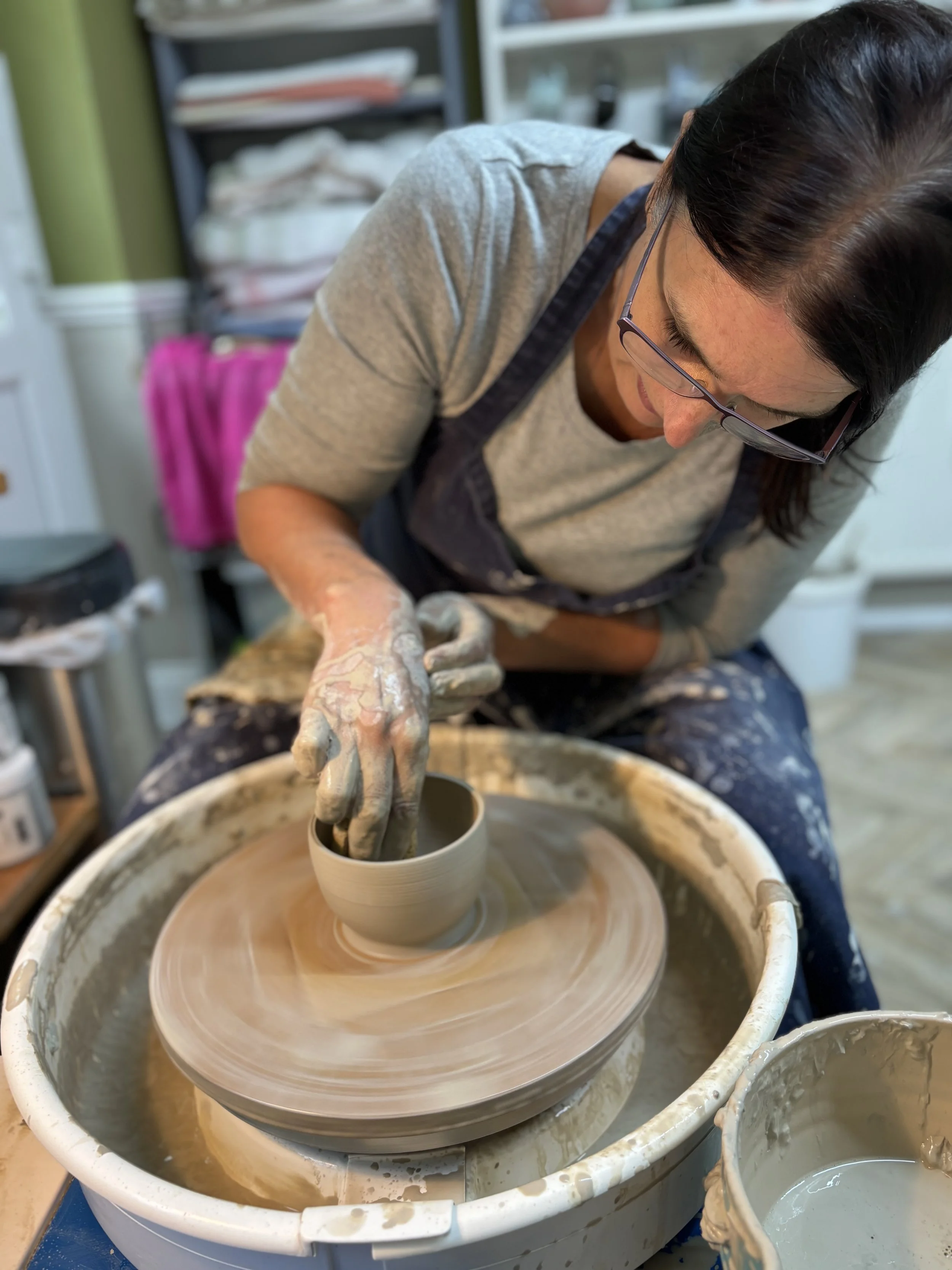Rowena has started her next 5 week course & is starting with mug forms!
