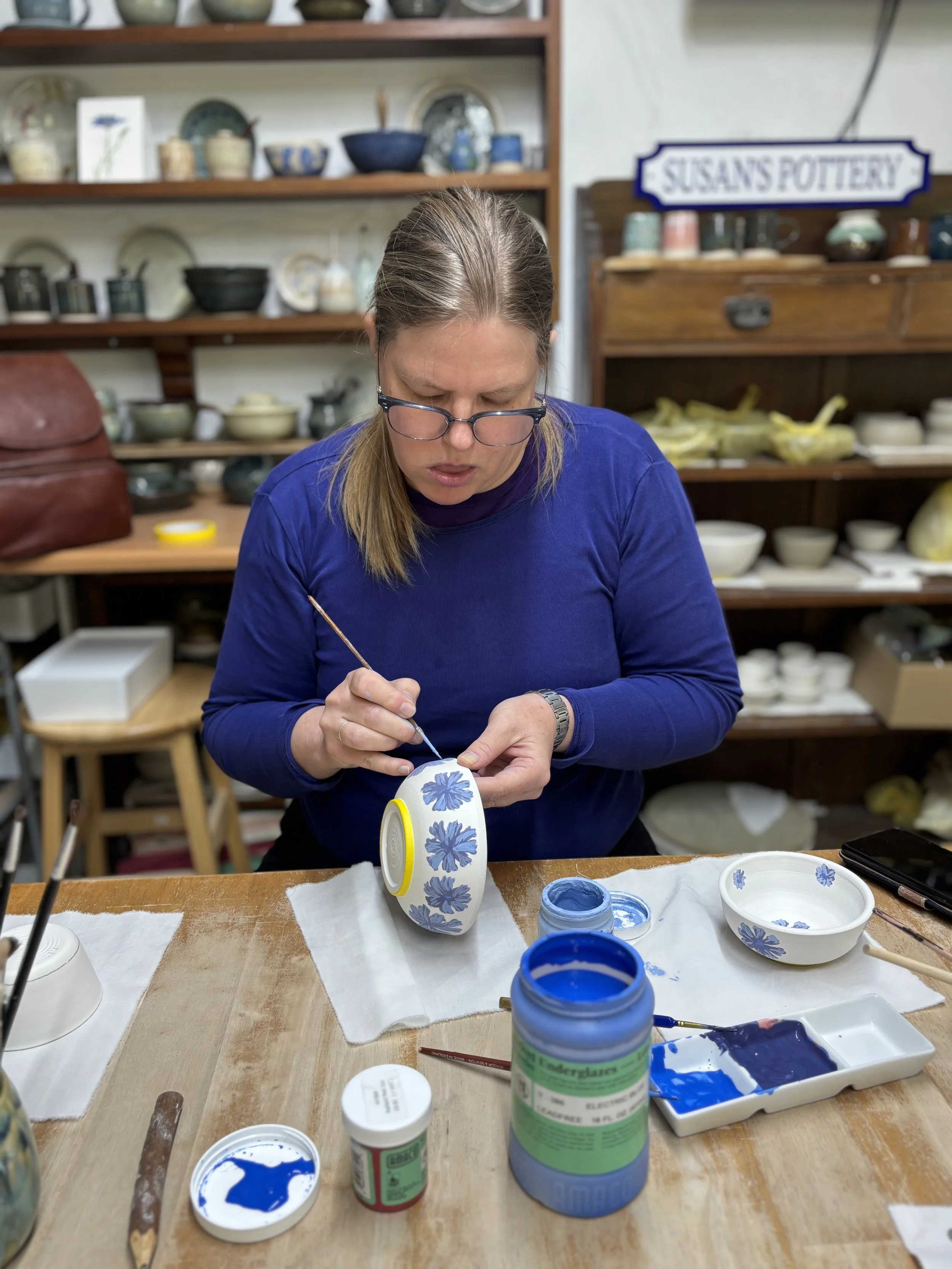 Kasia has returned to glaze choosing underglaze to decorate her pieces ...