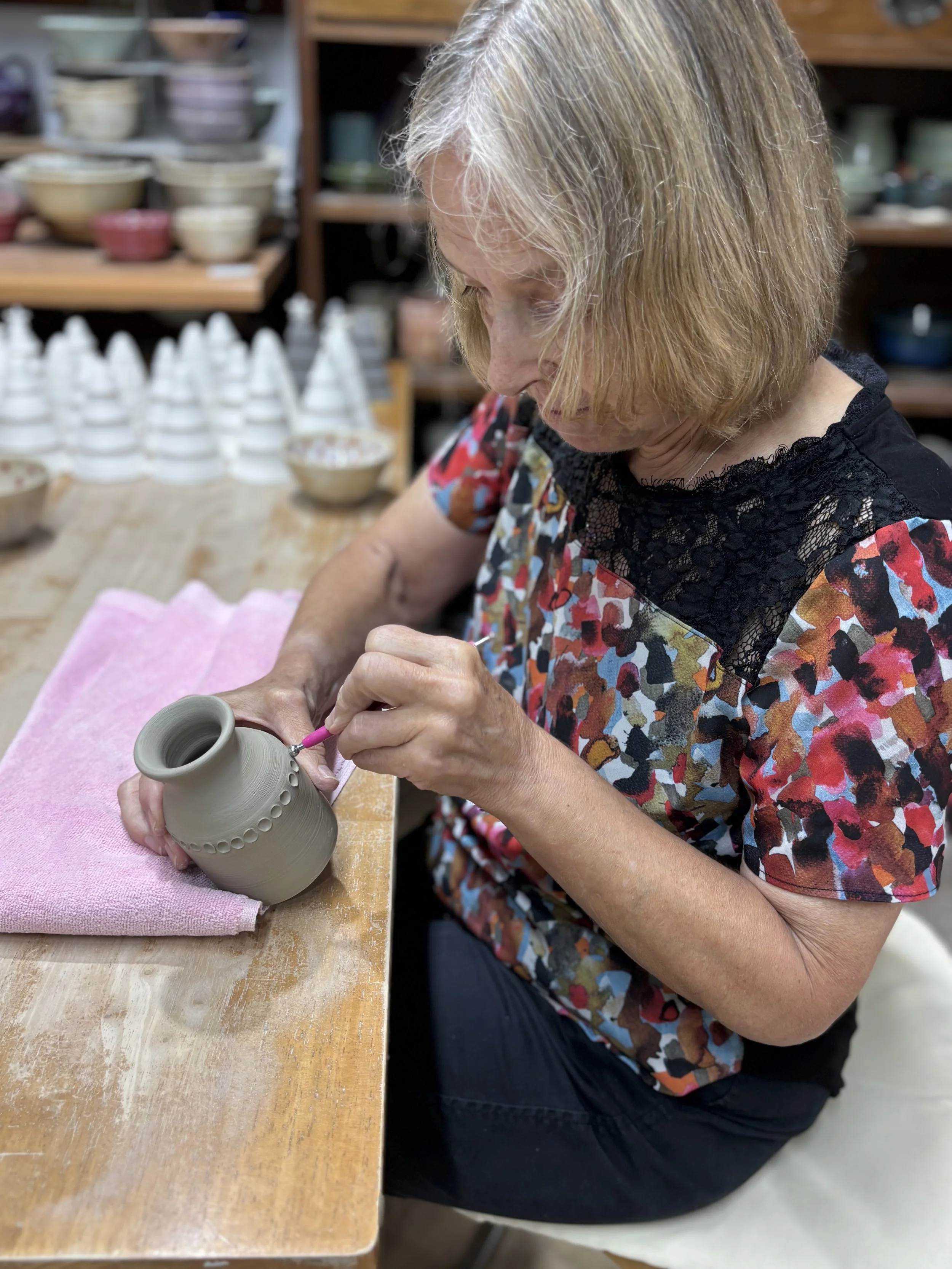   
 Elizabeth has been adding the finishing touches to her pieces & choosing all her glazing for her final session!  
 