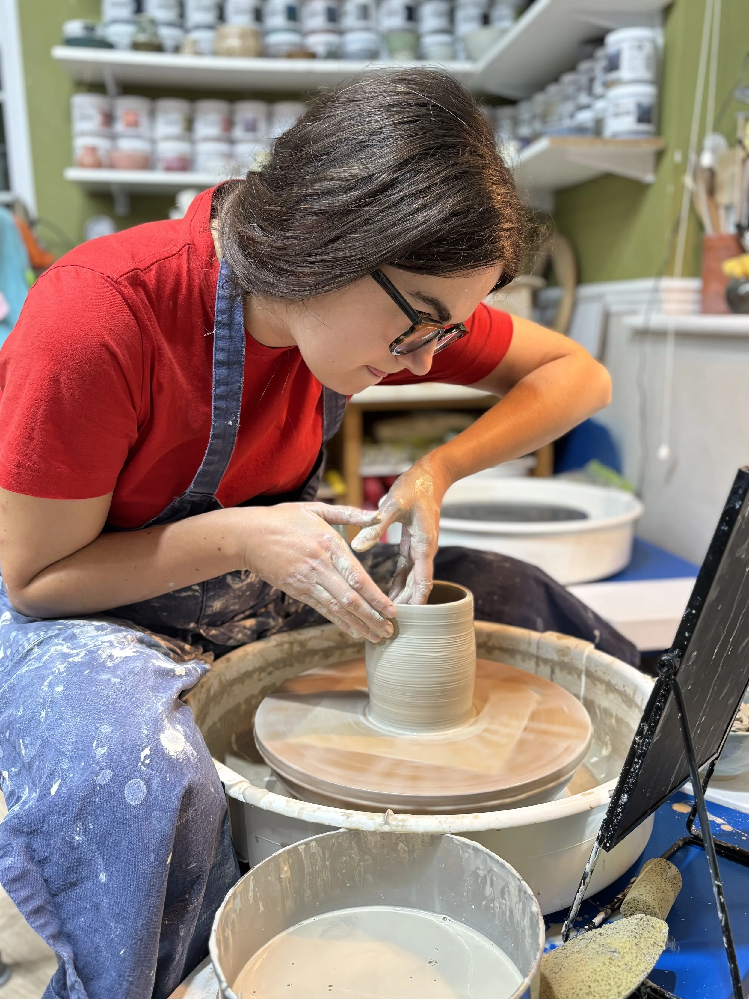   
 Lizzie is throwing another super collection of mugs!  
 