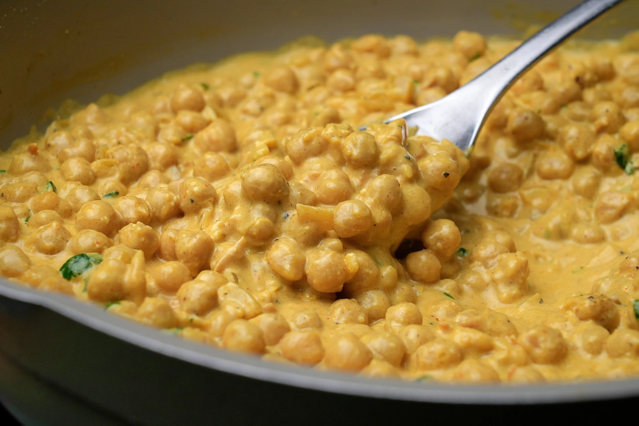 close up image of creamy high protein golden anti inflammatory chickpeas meal prep batch cook high plant protein high fibre turmeric ginger