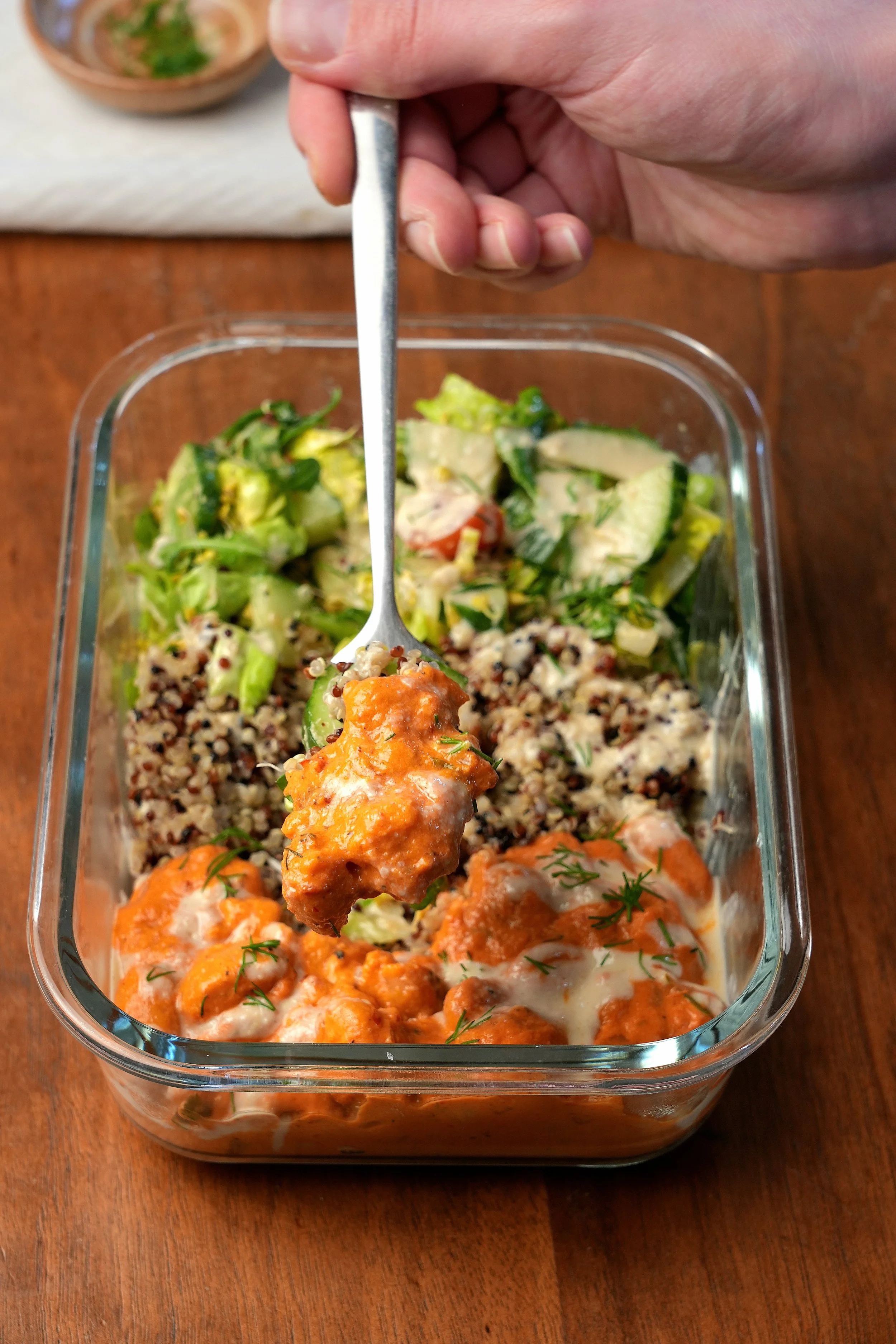 image of creamy vegan high protein harissa and roasted red pepper butter beans meal prep batch cook with quinoa and salad in a packed lunch