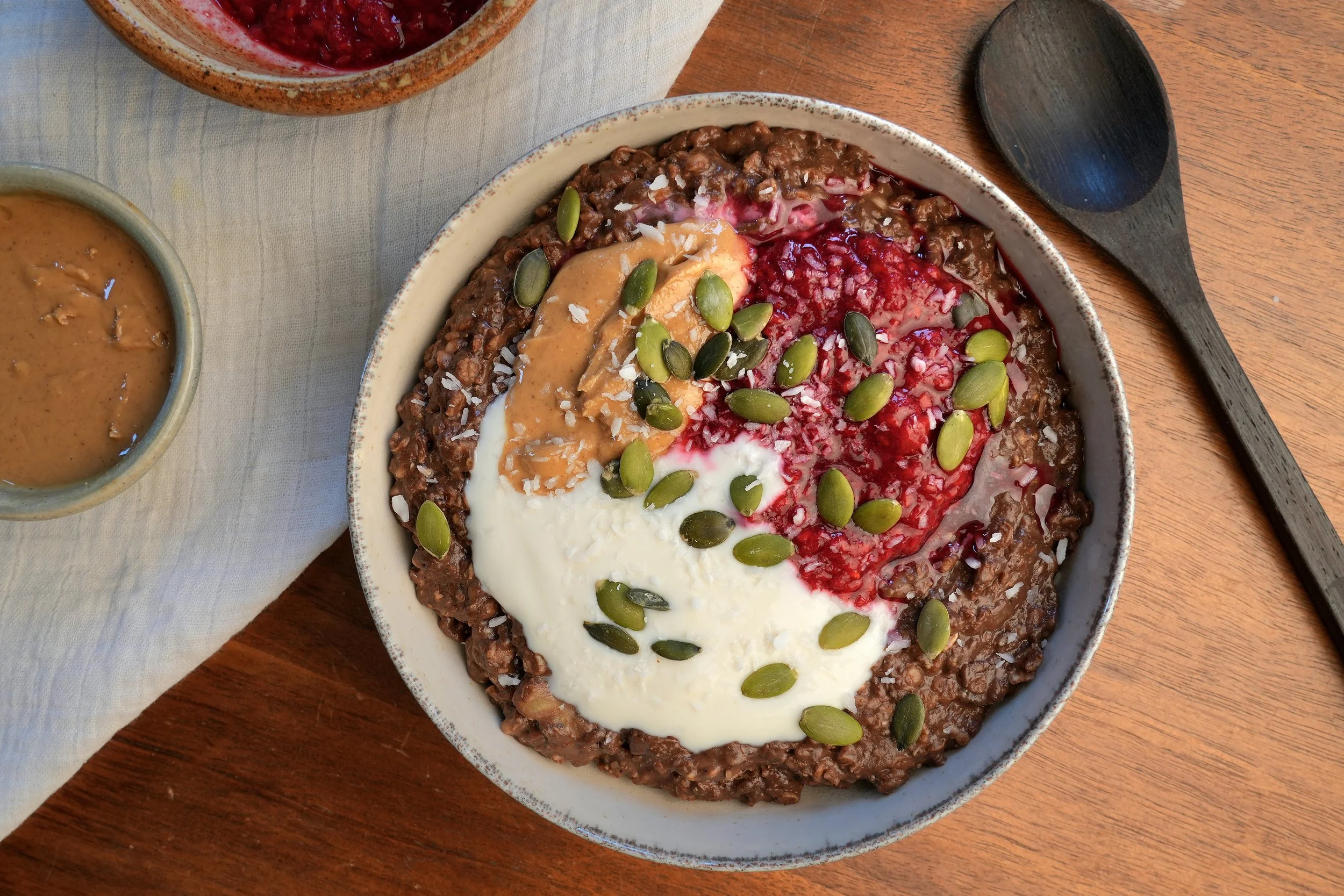 image of high fibre high protein vegan gluten free chocolate banana chia porridge oatmeal recipe