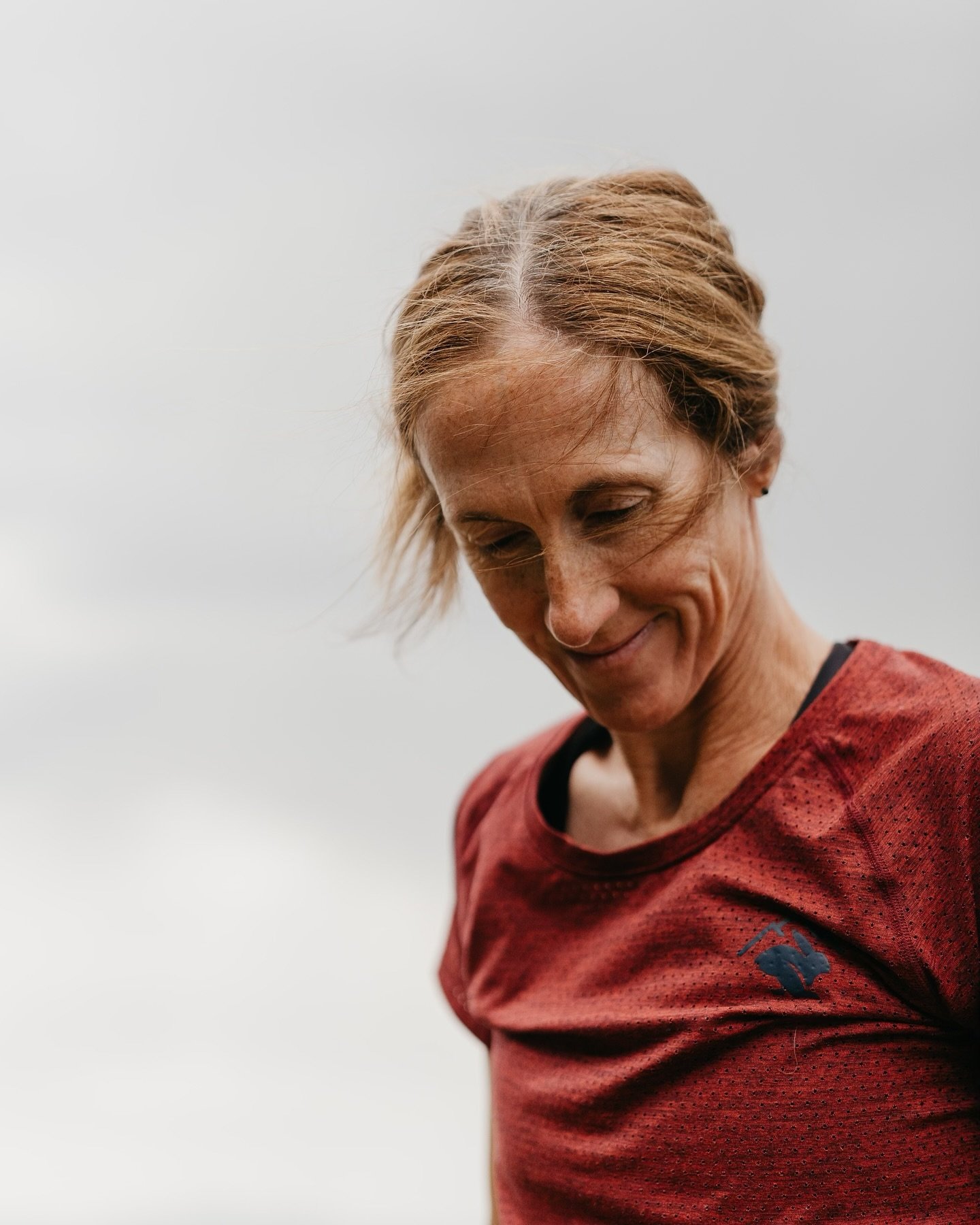 &ldquo;Happiness is a gift and the trick is not to expect it, but to delight in it when it comes.&rdquo; 🎁 Charles Dickens

Eyes are open. 

📸 @scott.hickenlooper 

. . . . . 
#trailrunning #runrunrun #runnerscommunity #trailrunning #rabbitelitetra