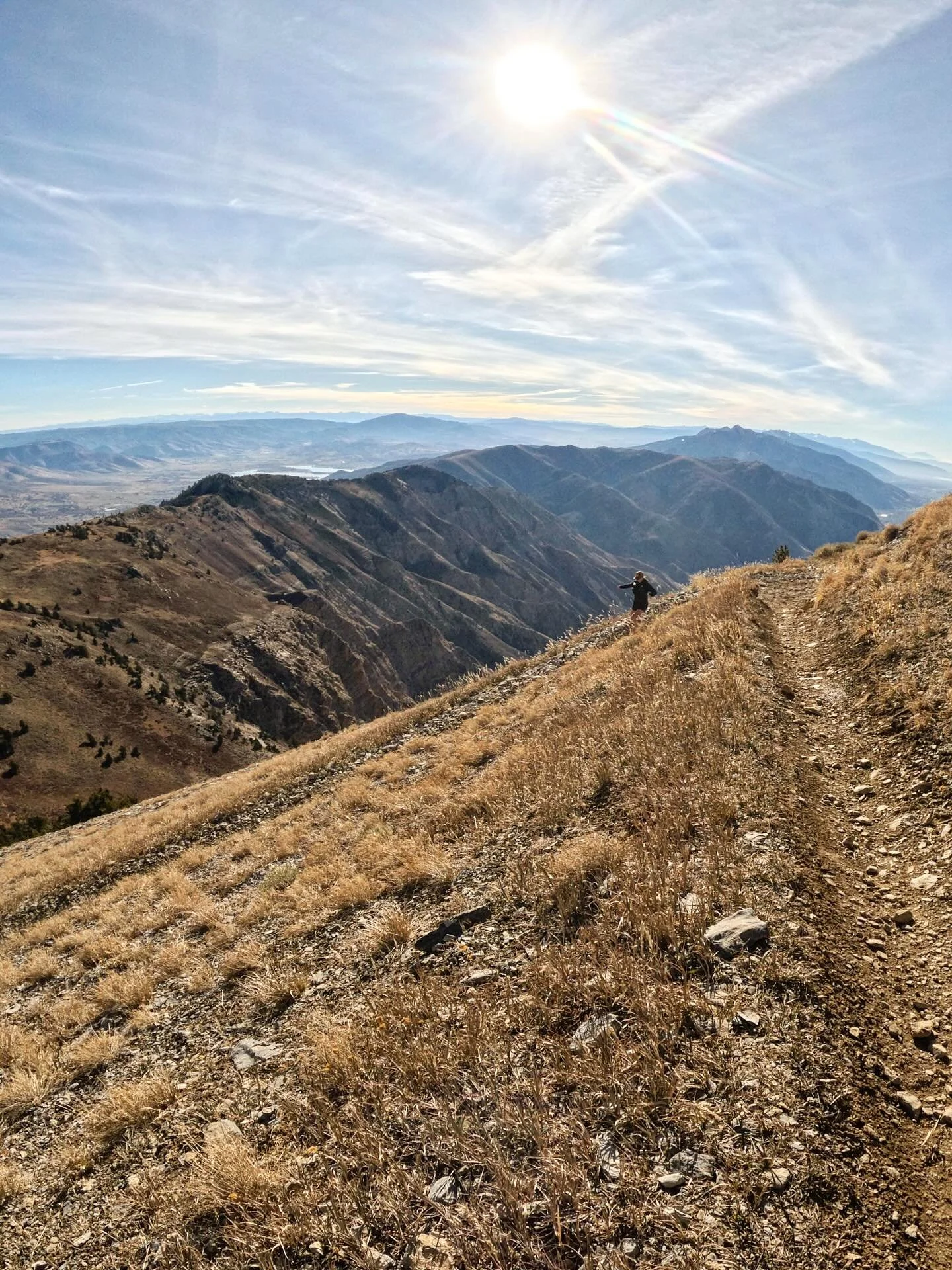 This friend has some very big, exciting changes happening in her world right now. Seemed fitting to celebrate her next chapters sending her off from the tippy top of our home. Love you guys and come back soon, @jennyymacc &amp; @kevinmcavey. 👋🏼🤍

