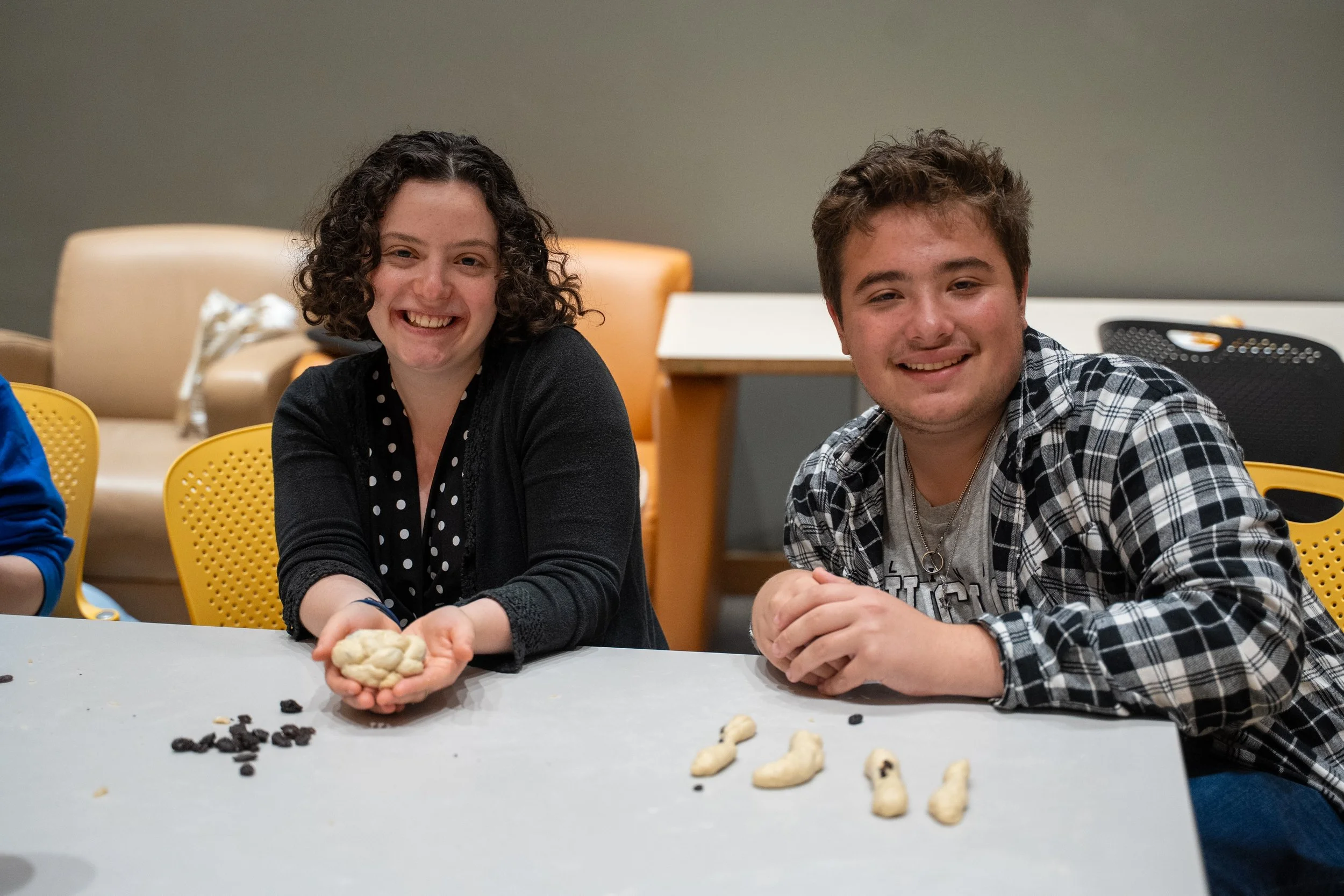 Students baking challah