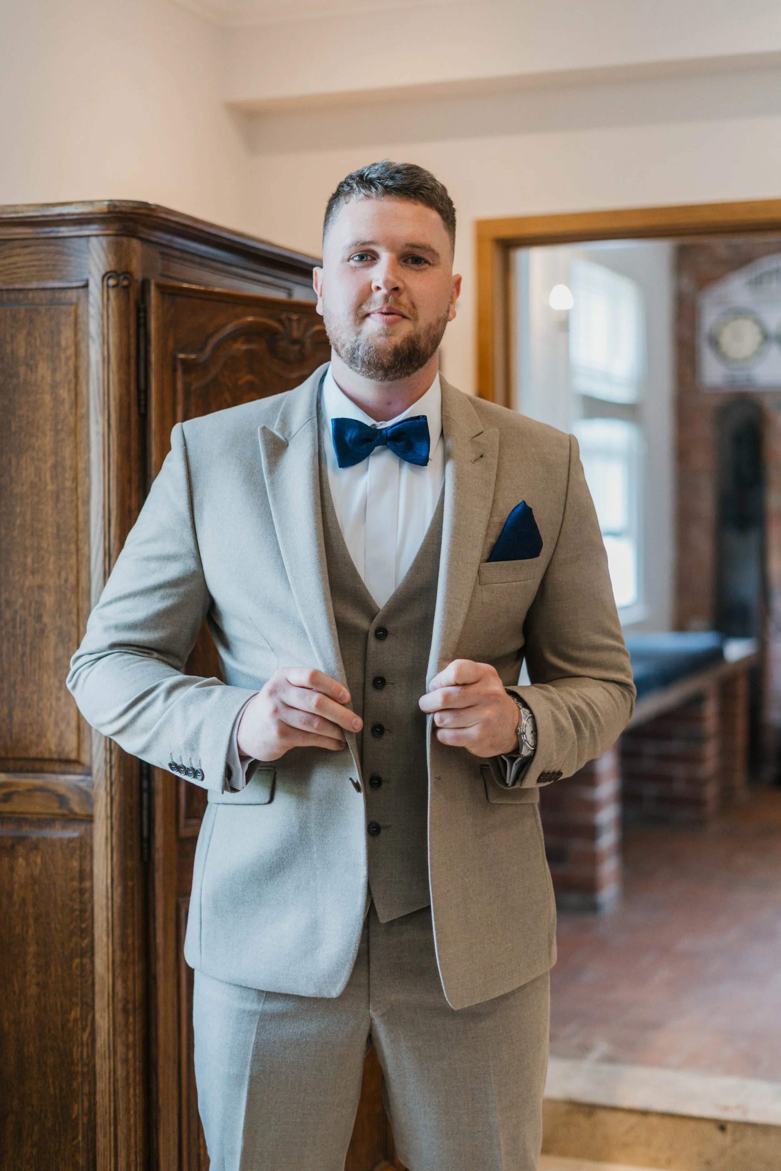 LRGroomsPrep-41.jpg