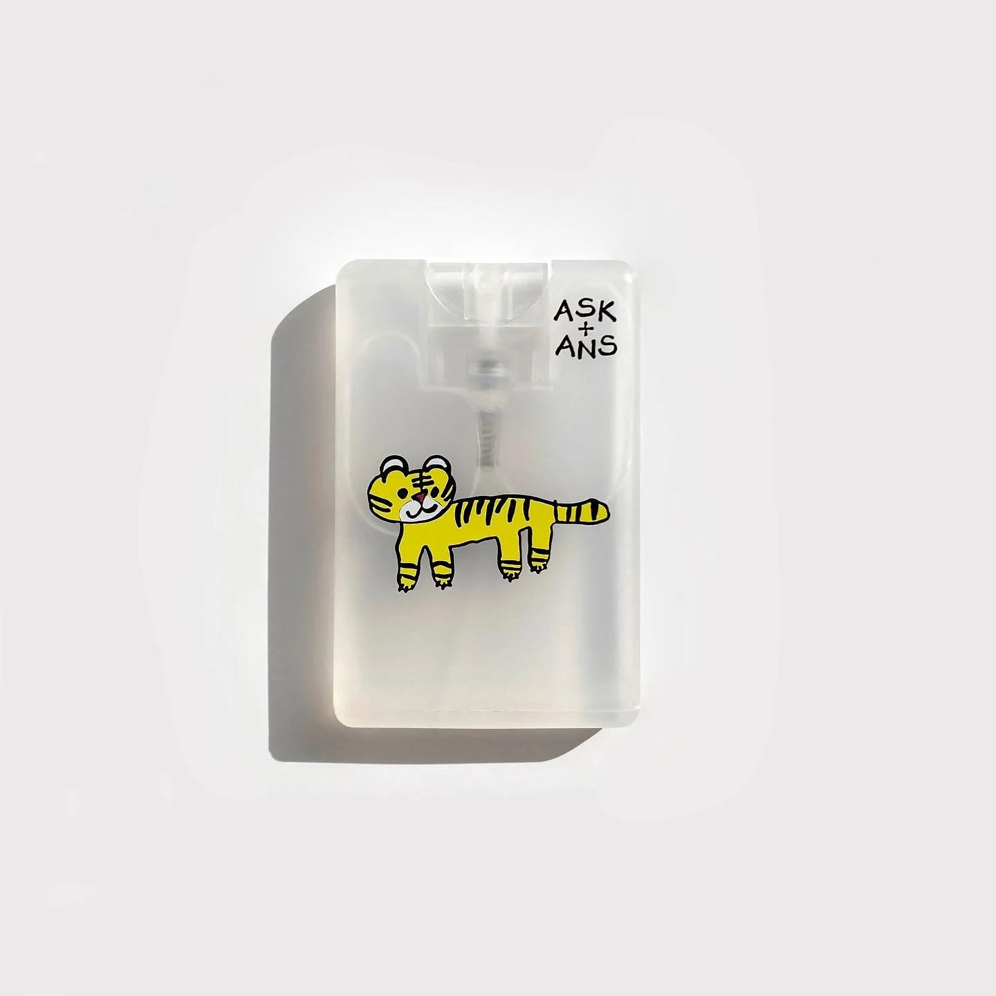 Between the greetings and snacking this CNY, remember to keep your hands clean. Our credit card-sized hand santiser gets the job done while sticking to the Year of the Tiger theme. 🐯
.
.
#tiger #yearofthetiger #chinesenewyear #lunarnewyear #illustra