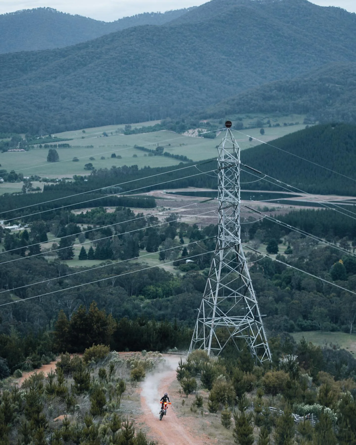 Where will two wheels take you this weekend..?

@peterstevensmotorcycles #ktm300exc #ktm300tpi #highcountry #scottsports 

PC: @rileymatthews