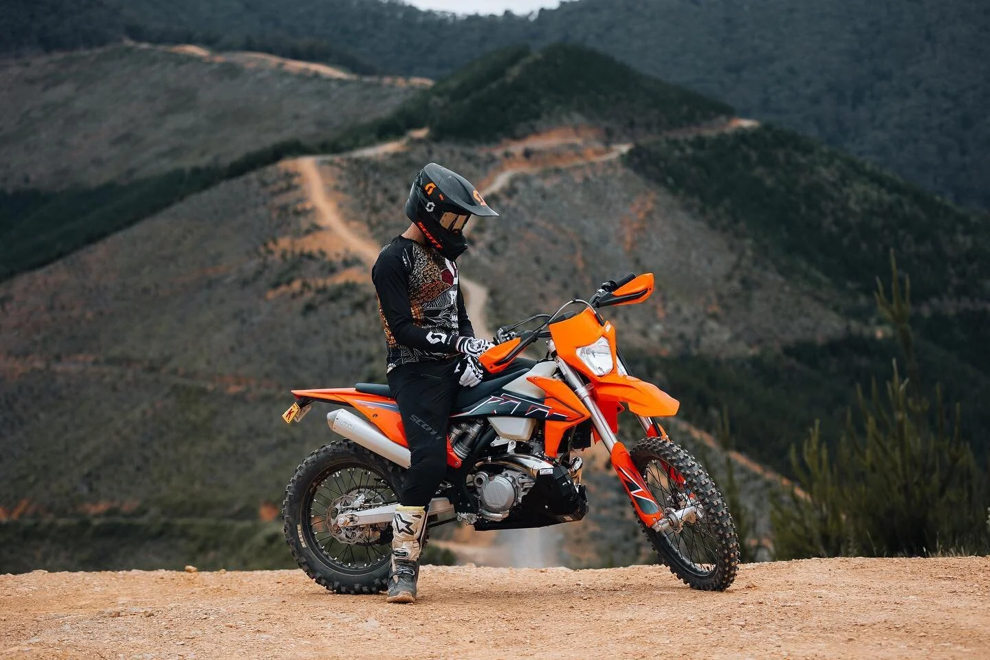 Trail riding in the high country just got a whole better! Onboard the new 2022 KTM 300 EXC TPI.

I&rsquo;ve been eyeing this bike off for a while now and it definitely hasn&rsquo;t disappointed. It almost feels tailor made for the never ending techni