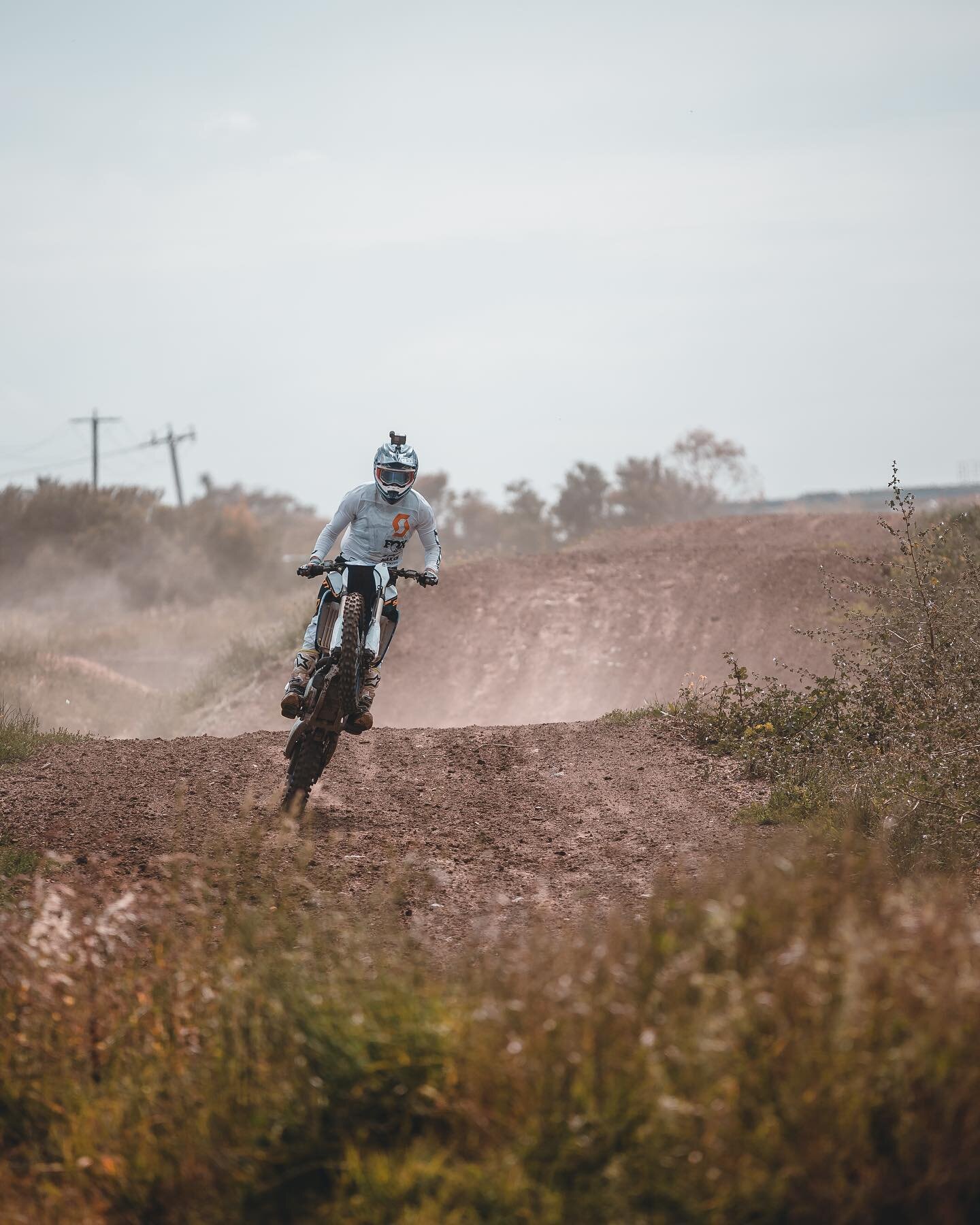 Been a minute since I&rsquo;ve gotten out on the big bike but still such a good time!

If you wanna see me get smoked bu the moto guys, vlog from @yamaha_park4mx is up on my YouTube channel now, link in bio. 

PC: @rileymatthews 

#moto #yamaha #park