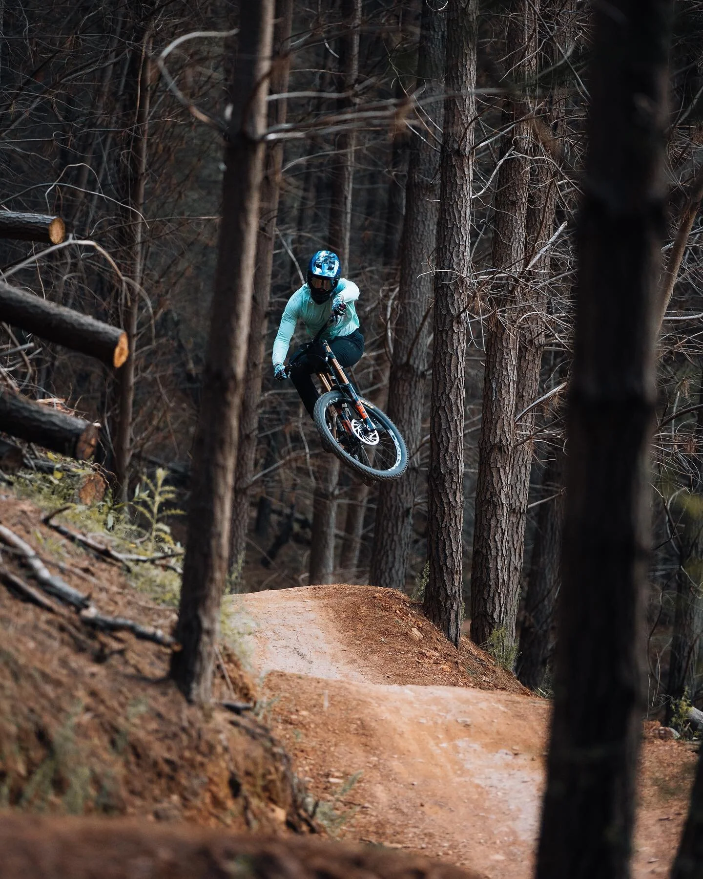 Finally back on the Downhill bike after some much needed rest and loving it already! 

Time to put the head down and get back to work 🤑

Latest riding vlog is live now!
#linkinbio 

PC: @rileymatthews