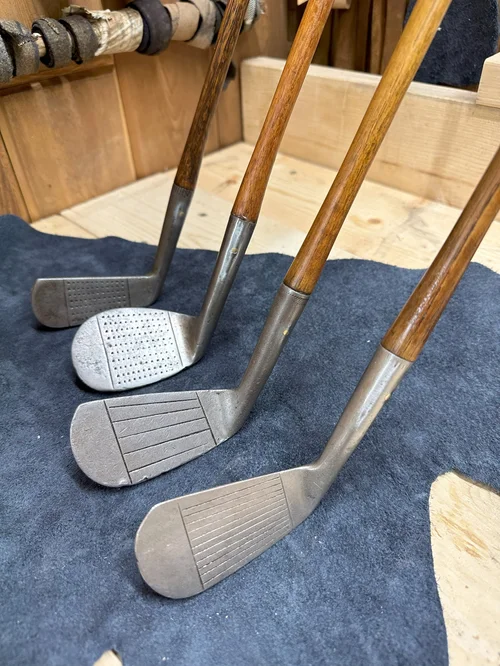 A TOOLEY DESIGN-REGISTERED SUITALL PUTTER WITH ROUND SOLE