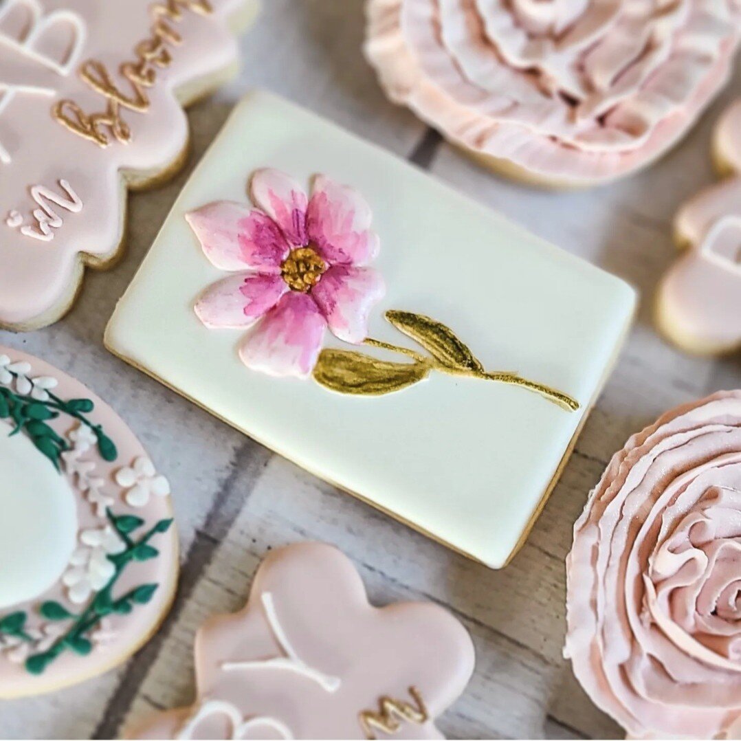 Spring is coming 🌸
&bull;
&bull;
&bull;
&bull;
#theblissfulbitellc #Cookies #sweettreats #buzzfeedfood #sugarcookies #ordernow #gilbertsmallbusiness #az #gilbertscookiegirl #shopsmall #cookiesofinstagram #gilbert #instagramcookies #Arizona #instagra