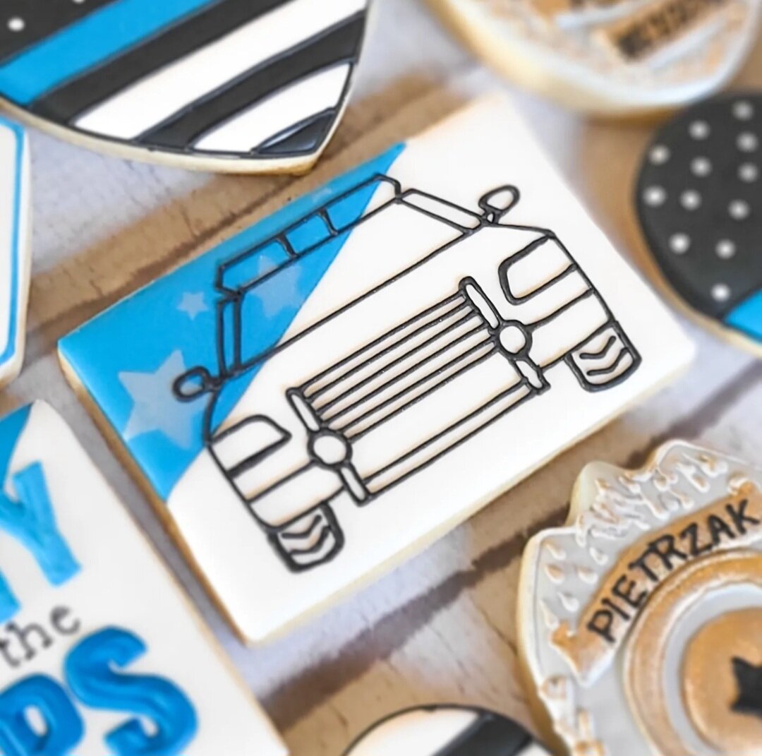 It's not a party unless the cops show up 😉🚓
&bull;
&bull;
&bull;
&bull;
#theblissfulbitellc #Cookies #sweettreats #buzzfeedfood #sugarcookies #ordernow #gilbertsmallbusiness #az #gilbertscookiegirl #shopsmall #cookiesofinstagram #gilbert #instagram