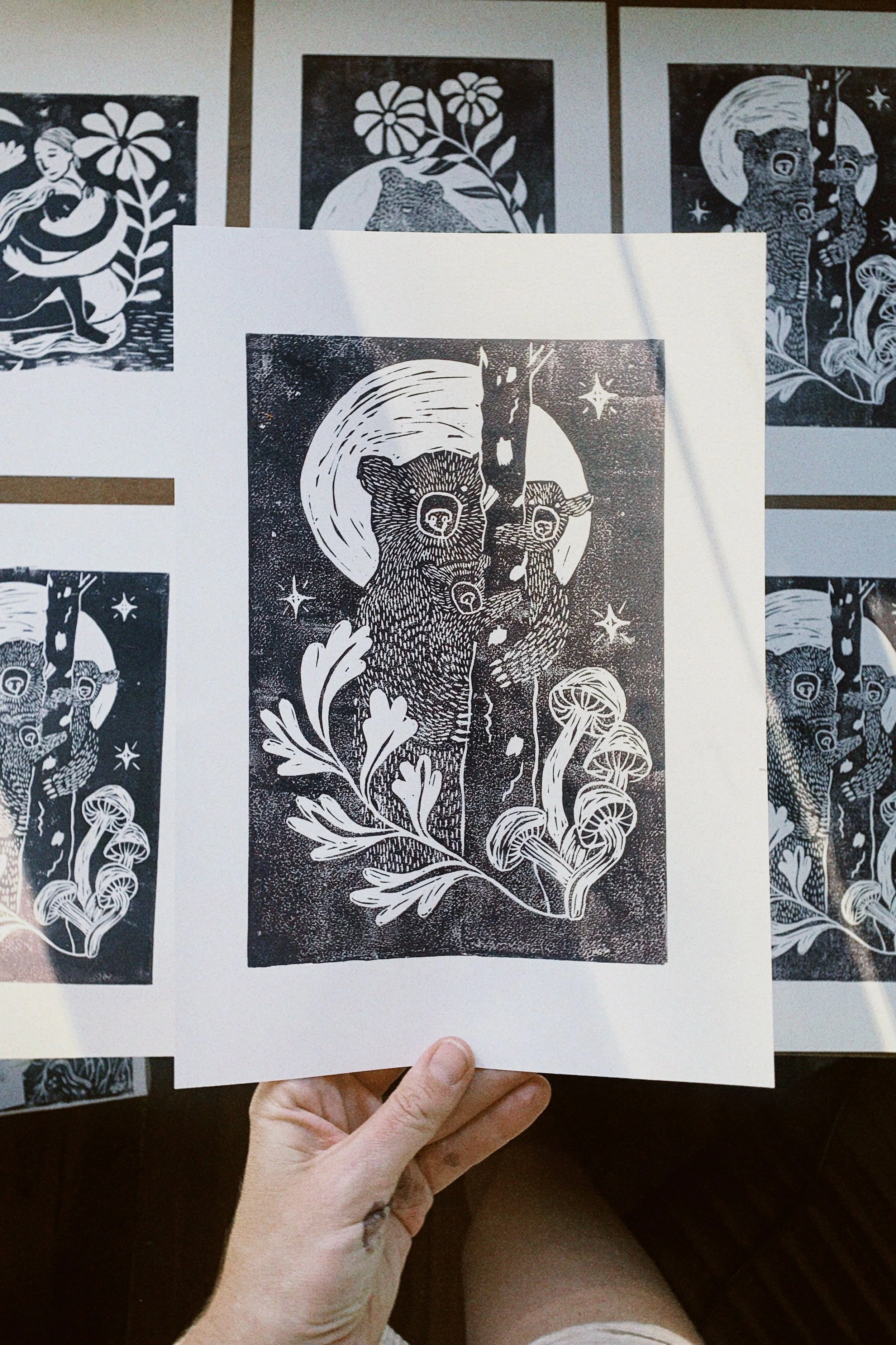 lino print mumma bear cubs nature