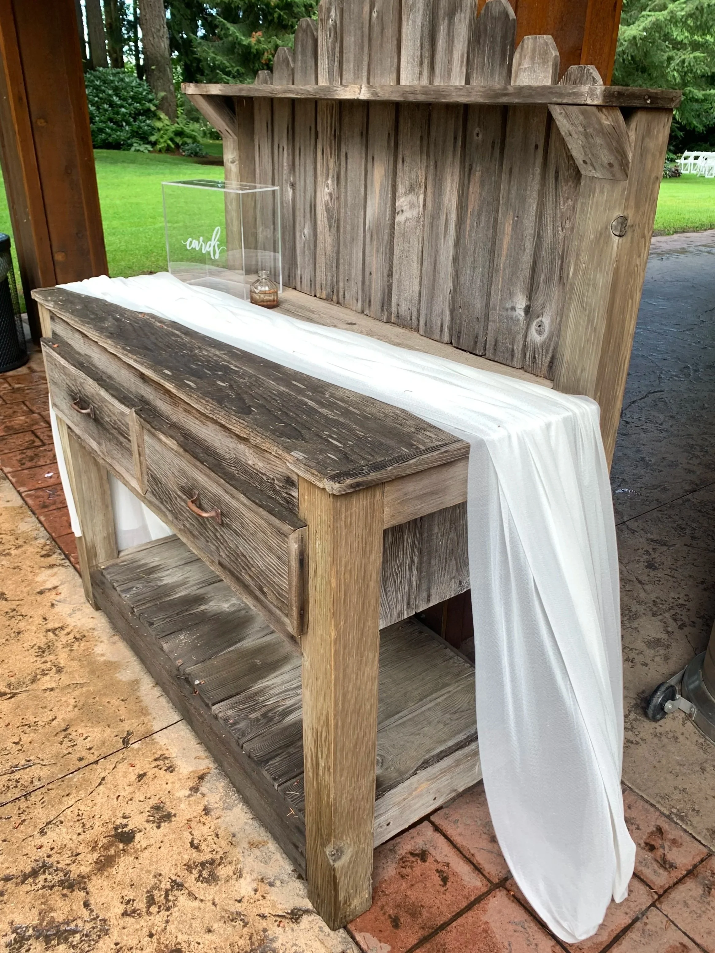 Flowy Runner 20ft, 1 ivory & 1 white