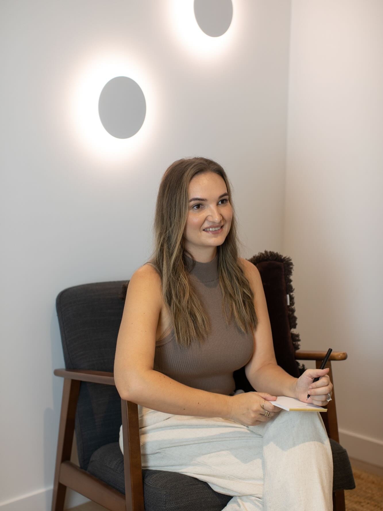 Not sure if Embodied Sxual Therapy is right for you?

Let&rsquo;s start somewhere softer.

Let me tell you about a woman I recently worked with.
She didn&rsquo;t come to talk about sx&mdash;she came because she hadn&rsquo;t felt like herself in a lon