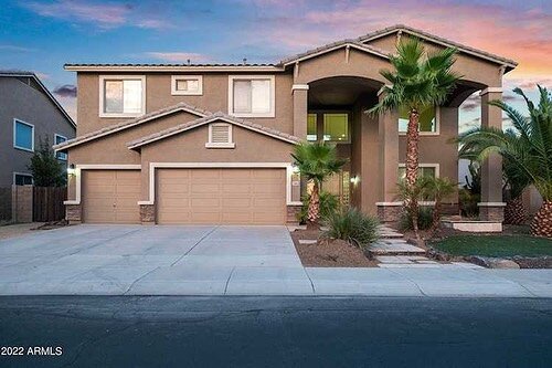 SO many upgrades AND golf course views with this house in Maricopa! 🤩

📍Maricopa, Arizona 
📍$13k in incentives
📍Rancho el Dorado neighborhood - closest to Phoenix!
📍Golf course views⛳️
📍DM for full detail 👈🏽 

🏠5 Bedrooms | 3 Bathrooms | 3,9