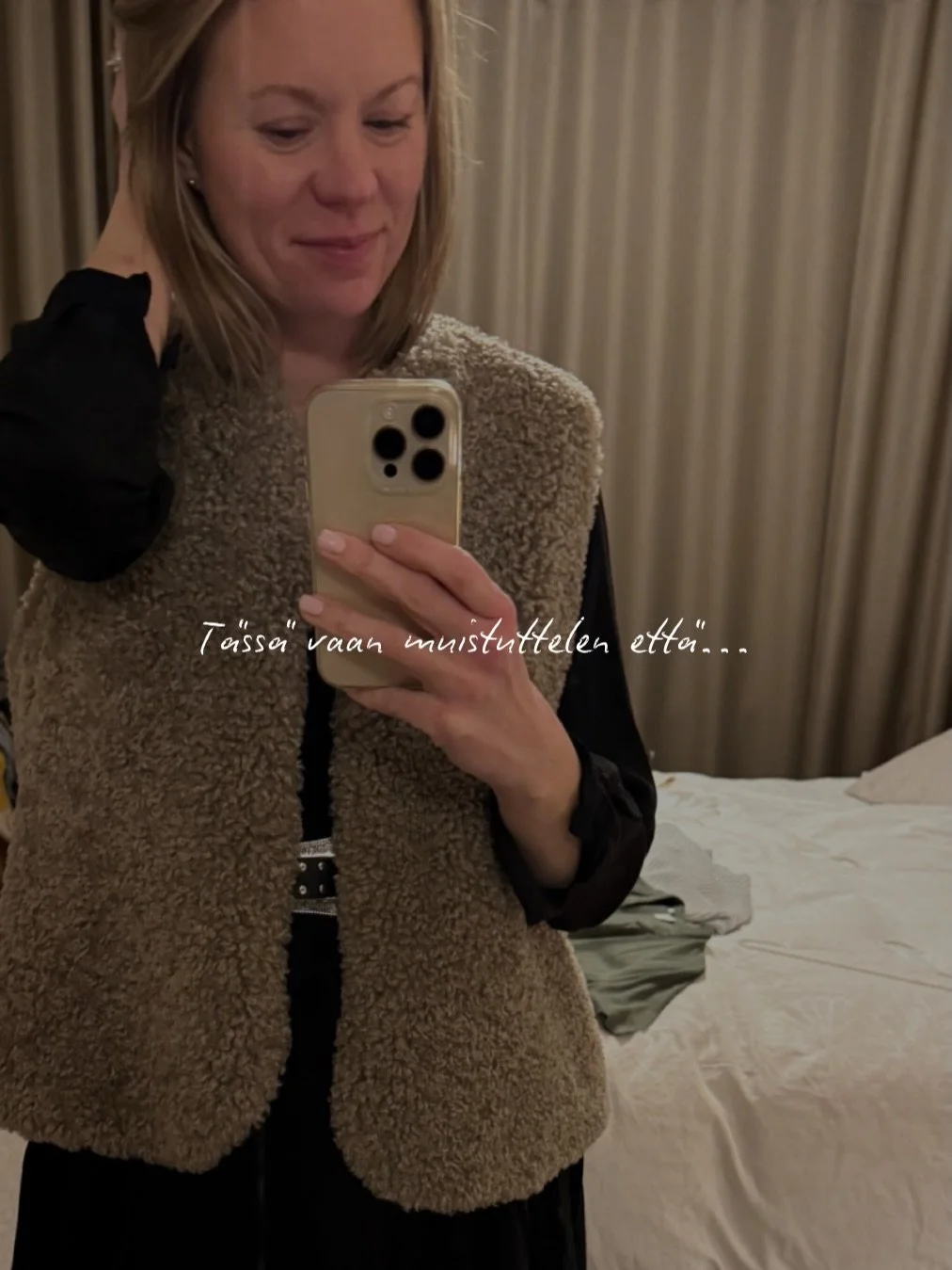 &ldquo;Nukkumaan k&auml;ydess&auml; ajattelen:

Huomenna min&auml; l&auml;mmit&auml;n saunan,

pid&auml;n itse&auml;ni hyv&auml;n&auml;,

k&auml;velyt&auml;n, uitan, pesen,

kutsun itseni iltateelle,

puhuttelen yst&auml;v&auml;llisesti ja ihaillen, 