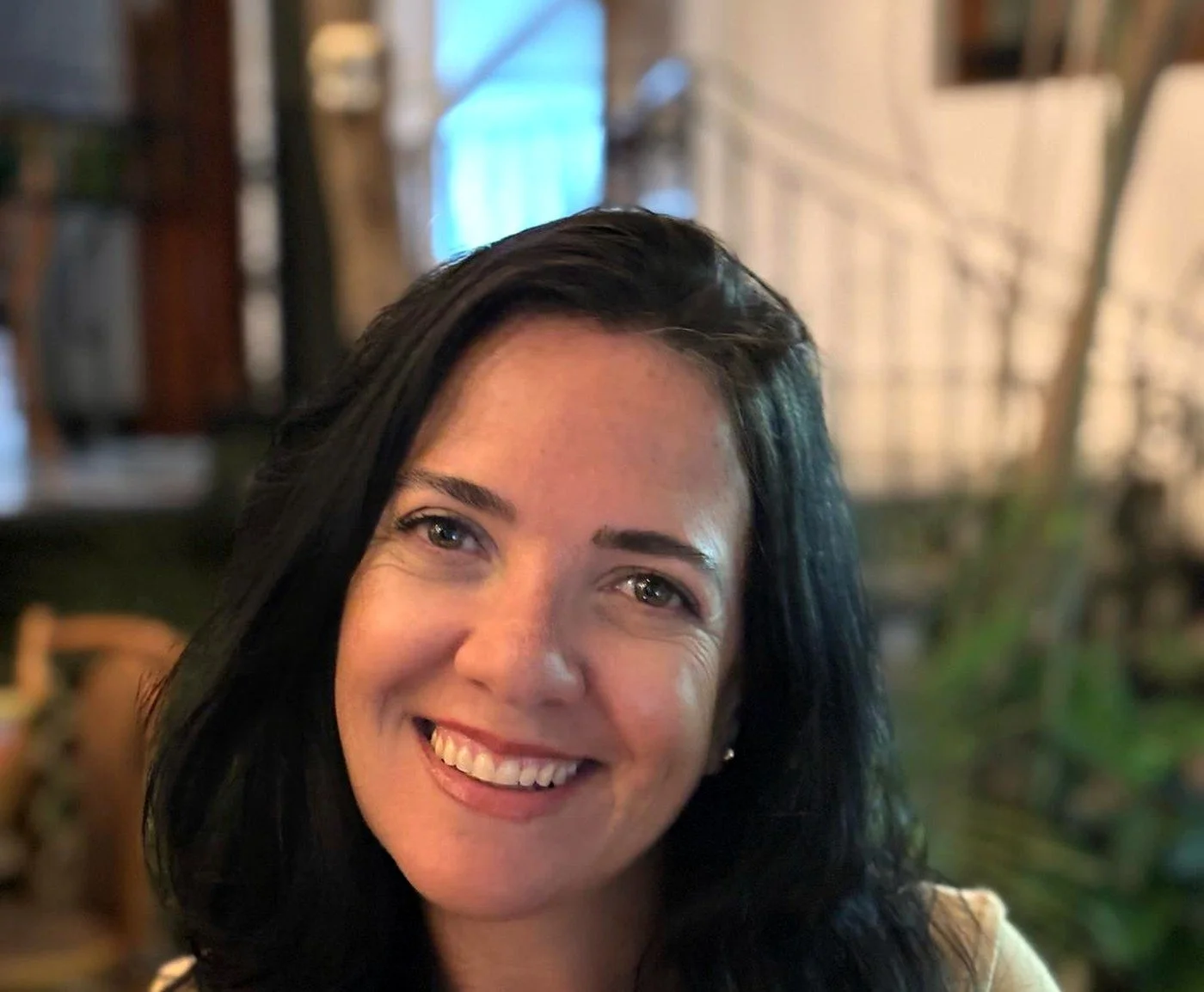 Belu Domínguez, terapeuta somática del trauma — sesiones online en español e inglés