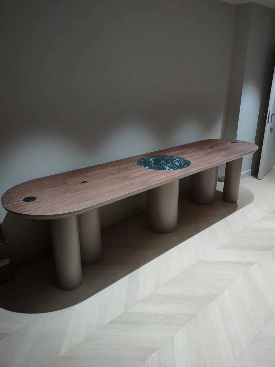 A_Home-Studio_Zeus-table-02.jpg