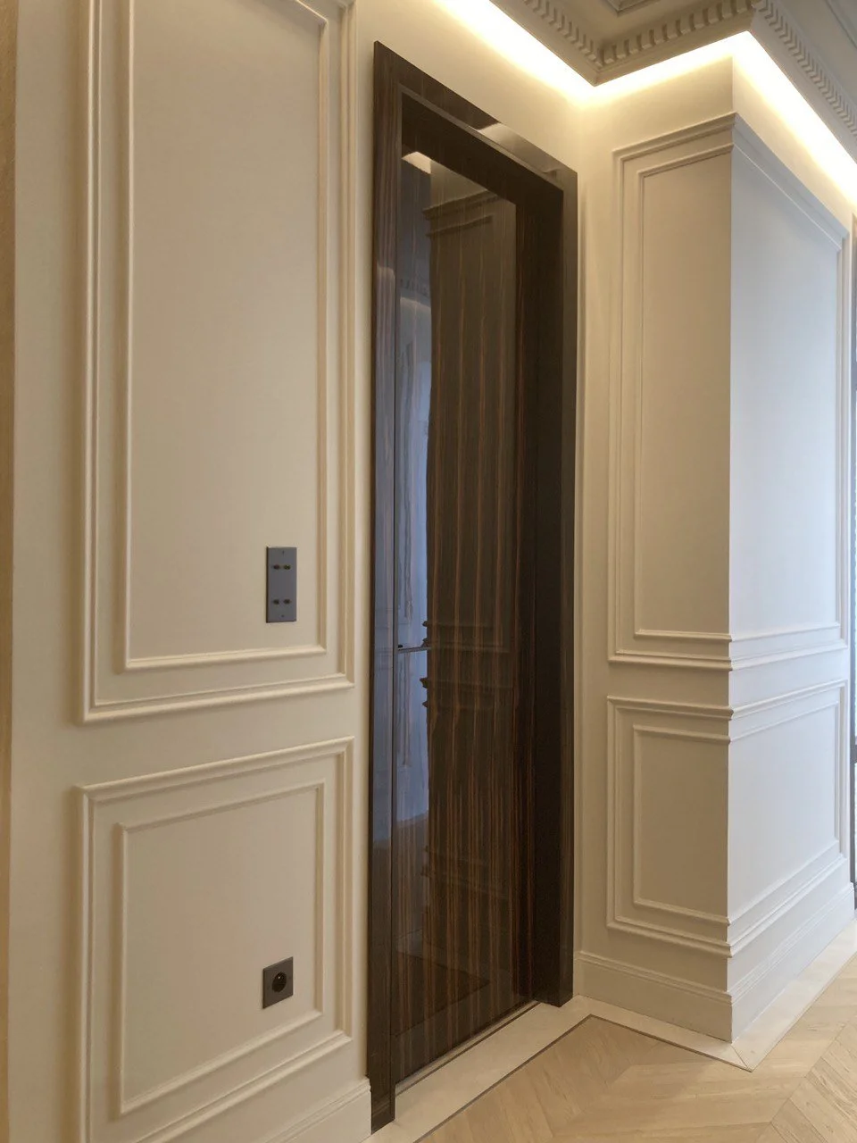 Double-side-door-04.jpg