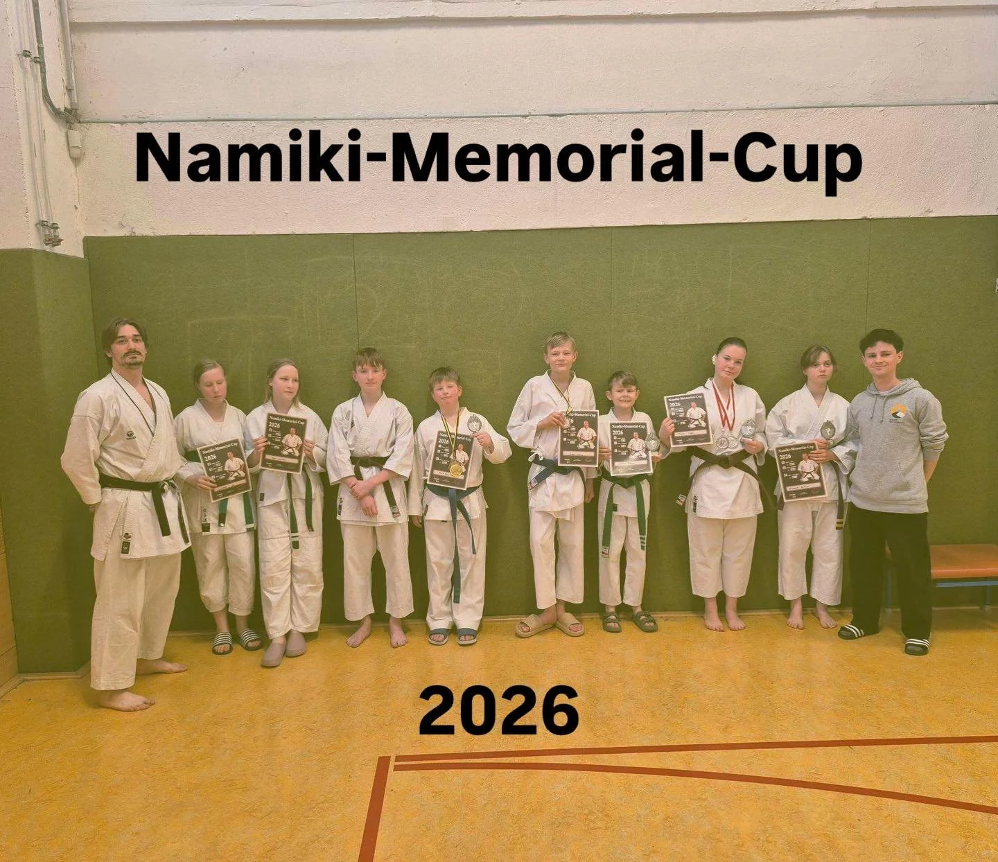 Wir haben dieses Jahr an dem Namiki-Memorial-Cup in Querfurt teilgenommen! Unsere Starter haben tolle Ergebnisse erreicht und erfolgreich Medaillen gewonnen.
Vielen Dank an unser Team, die Teilnehmer und die Eltern, die uns gut unterst&uuml;tzt haben