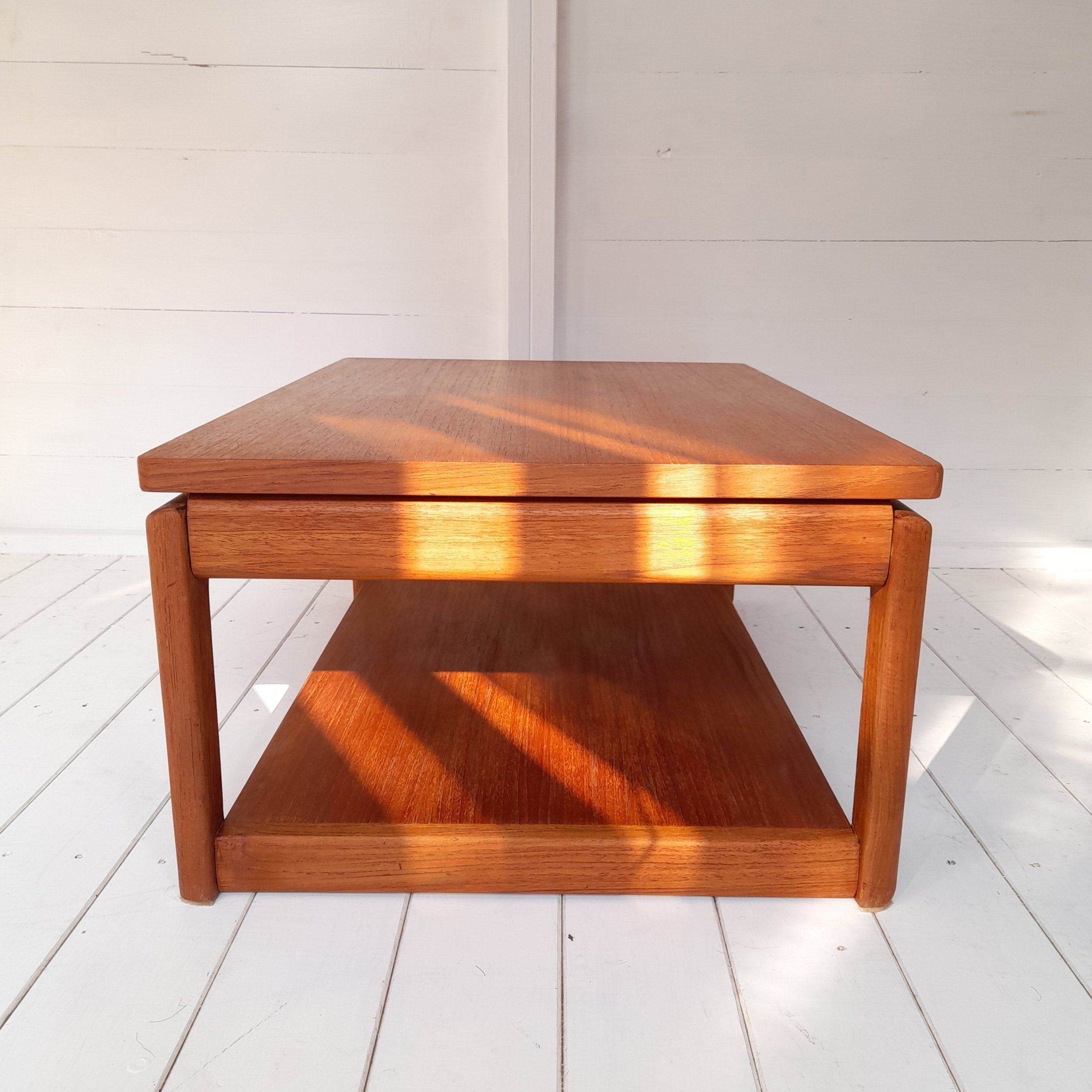 House of Modern Vintage, Mid Century furniture and Accessories,