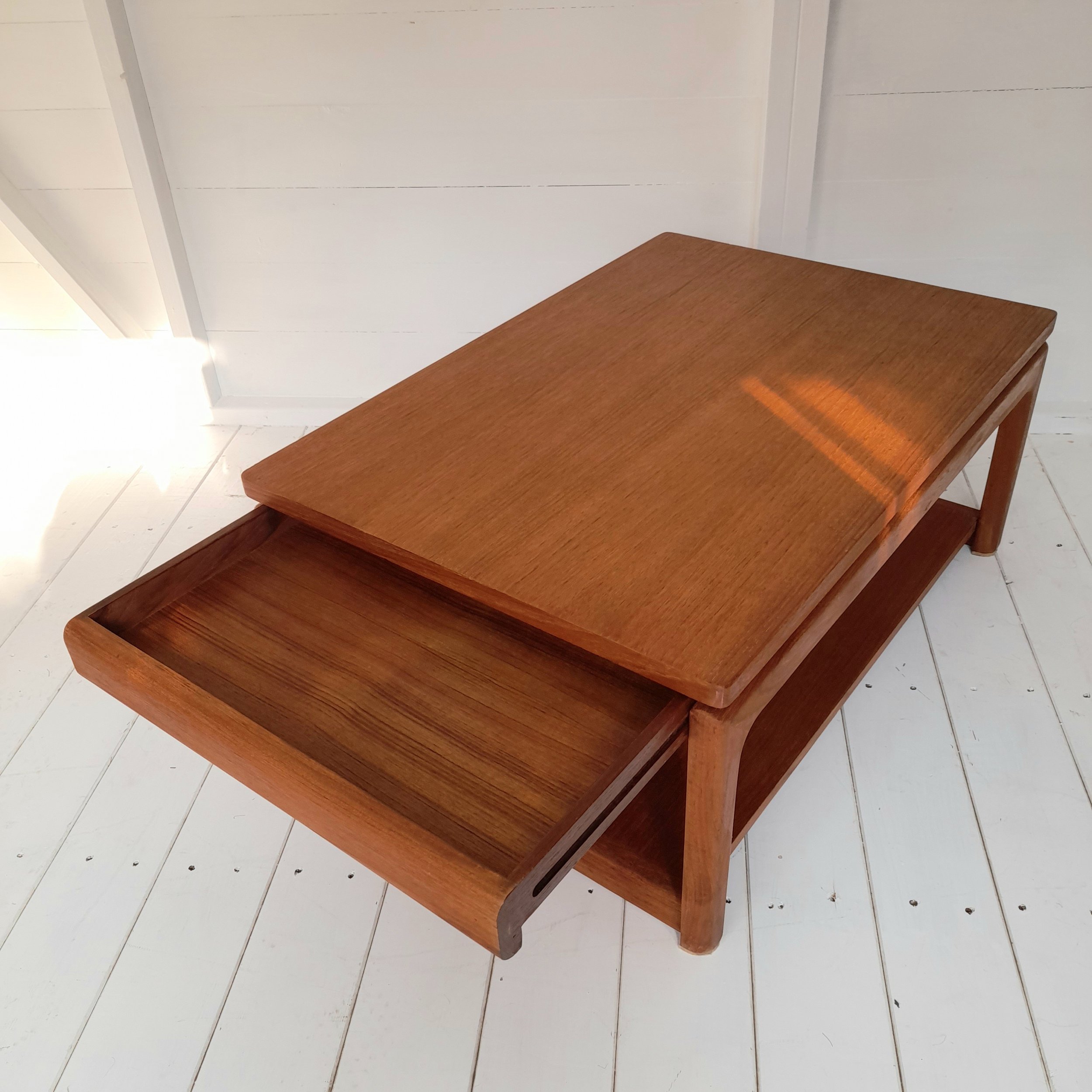 House of Modern Vintage, Mid Century furniture and Accessories,